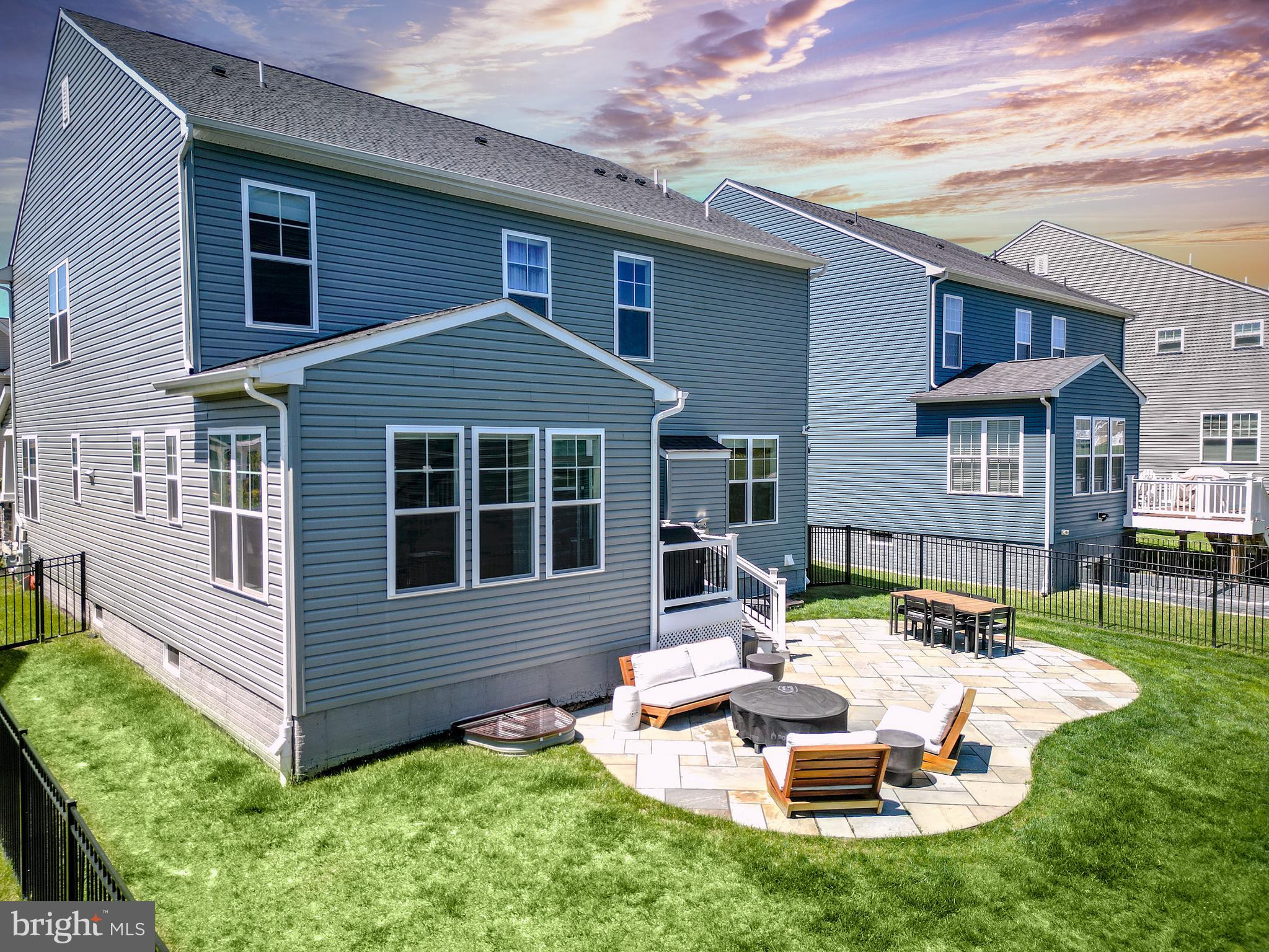 RIVER HILL - Residential