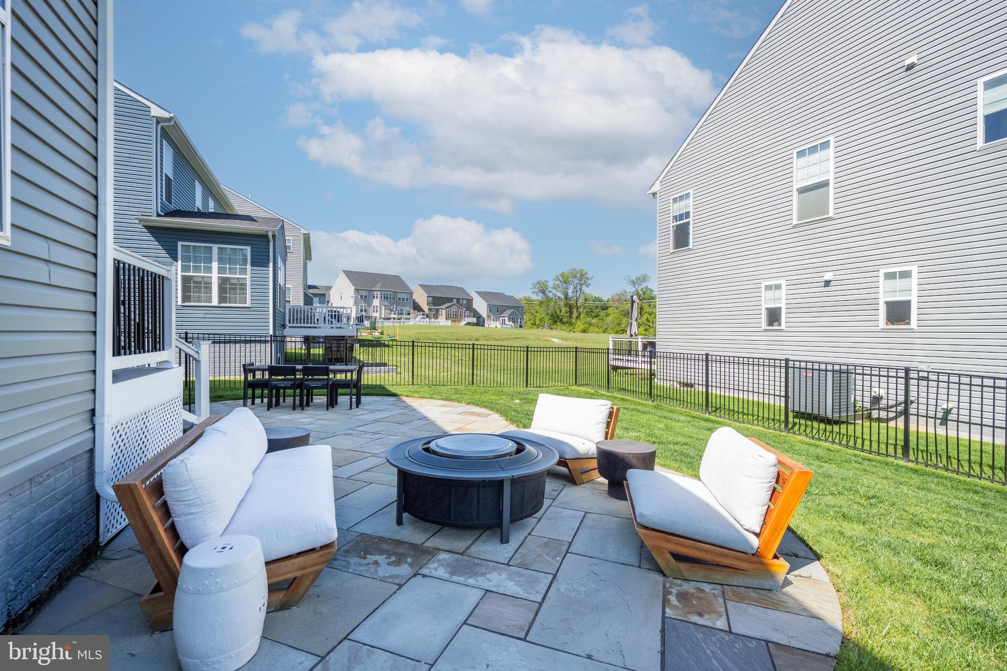 RIVER HILL - Residential