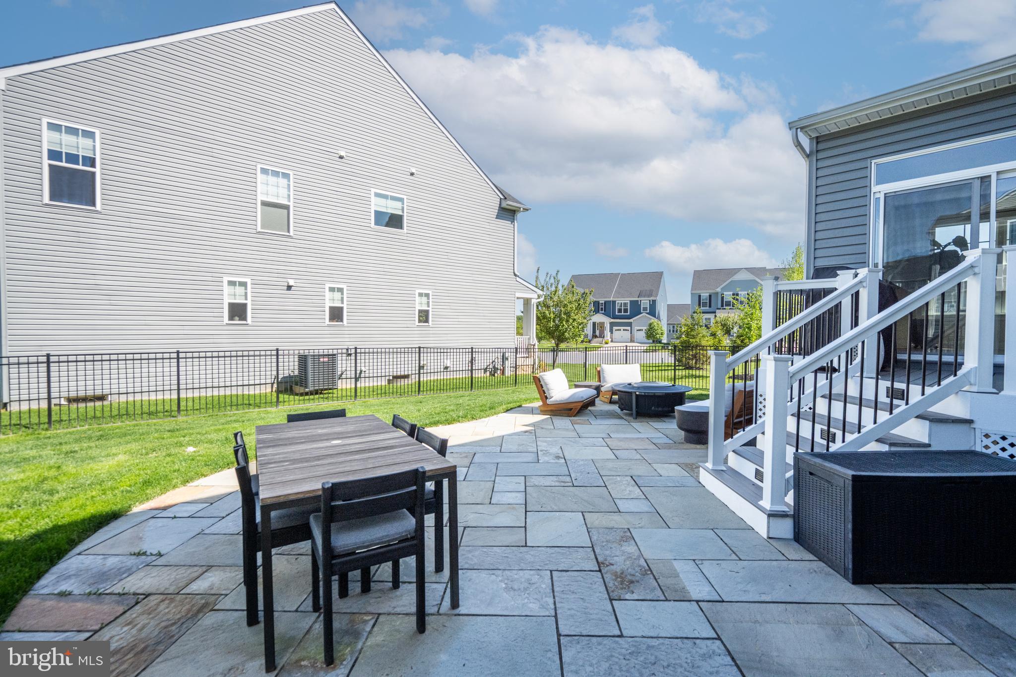 RIVER HILL - Residential