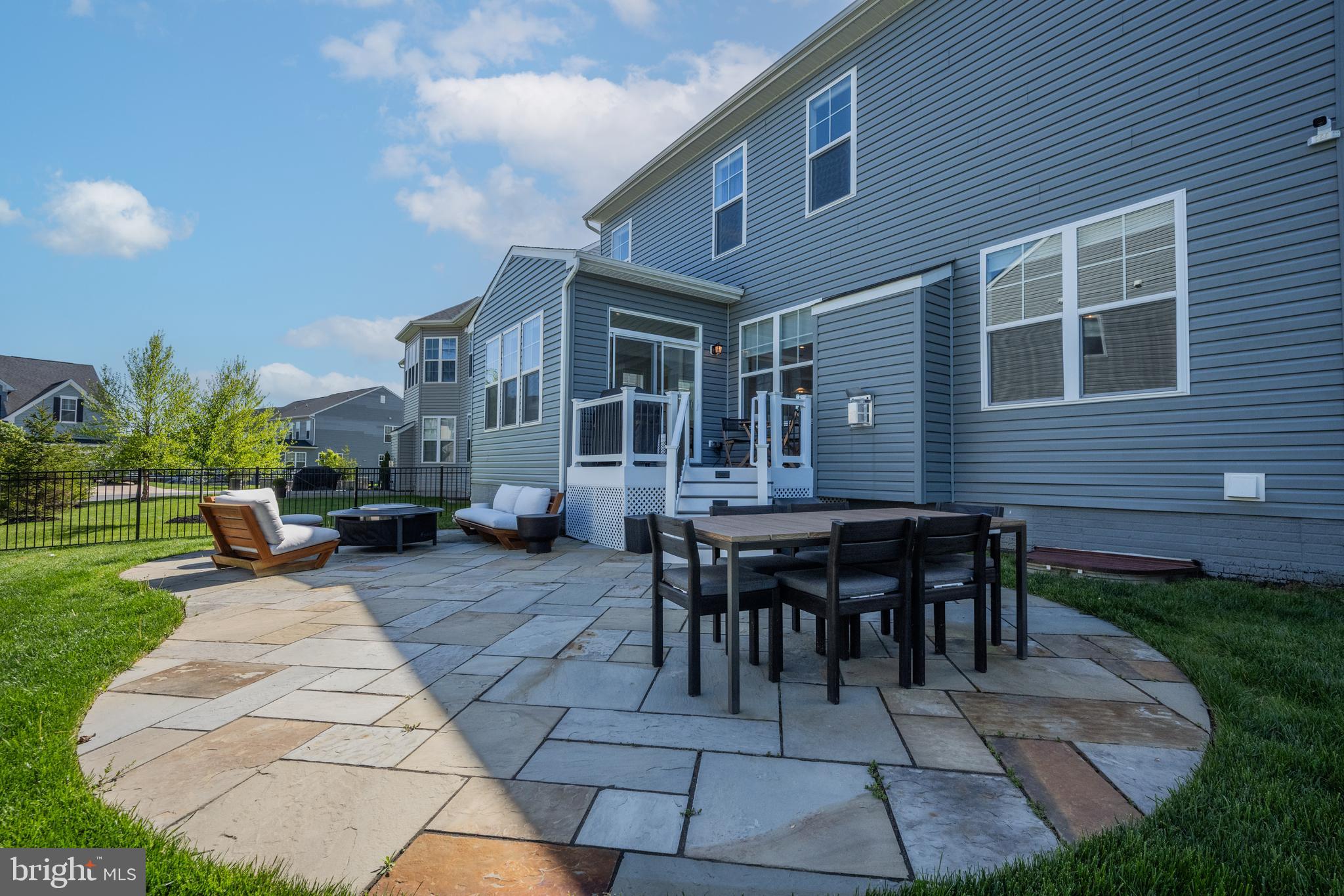 RIVER HILL - Residential