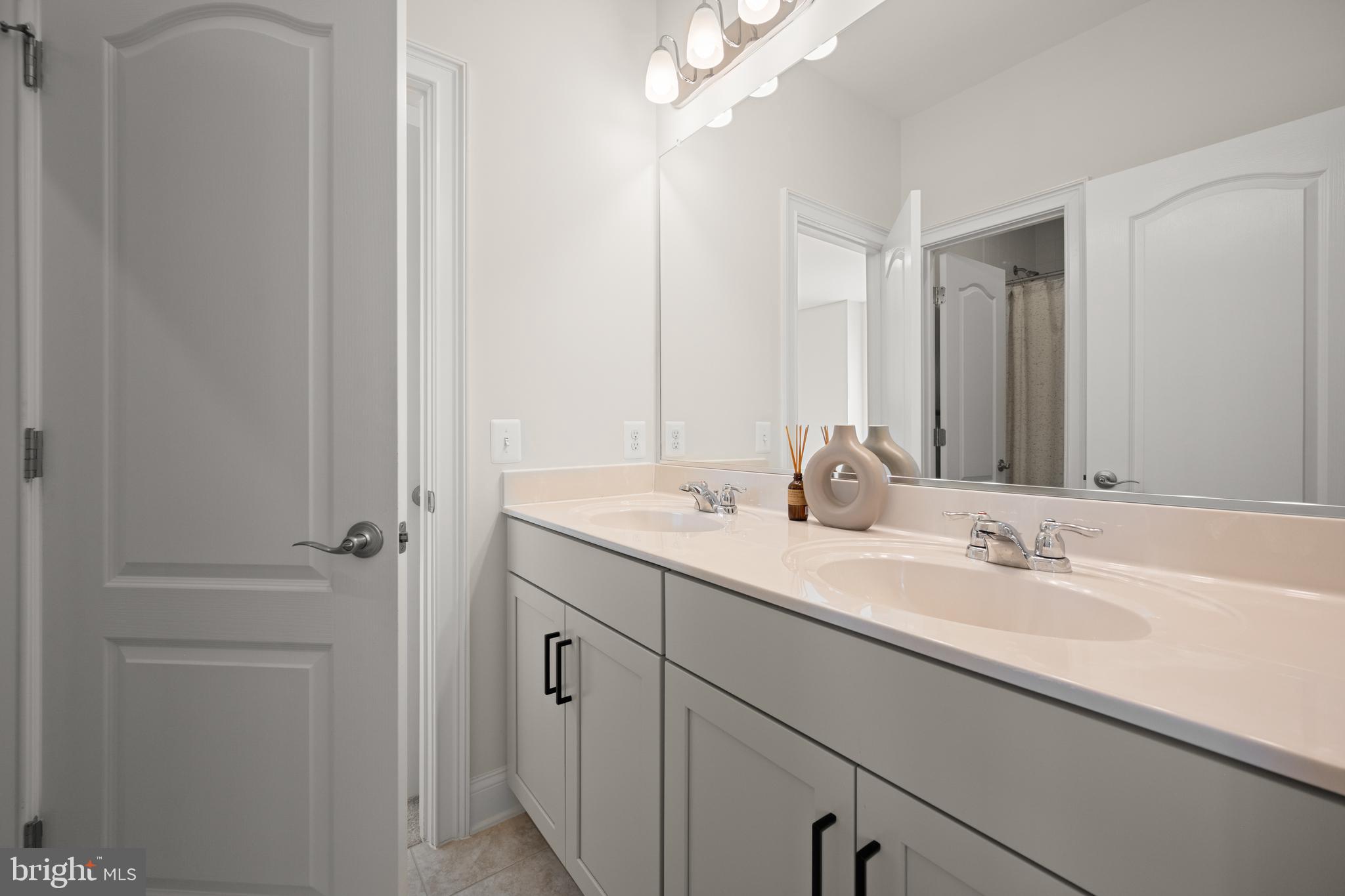 RIVER HILL - Residential