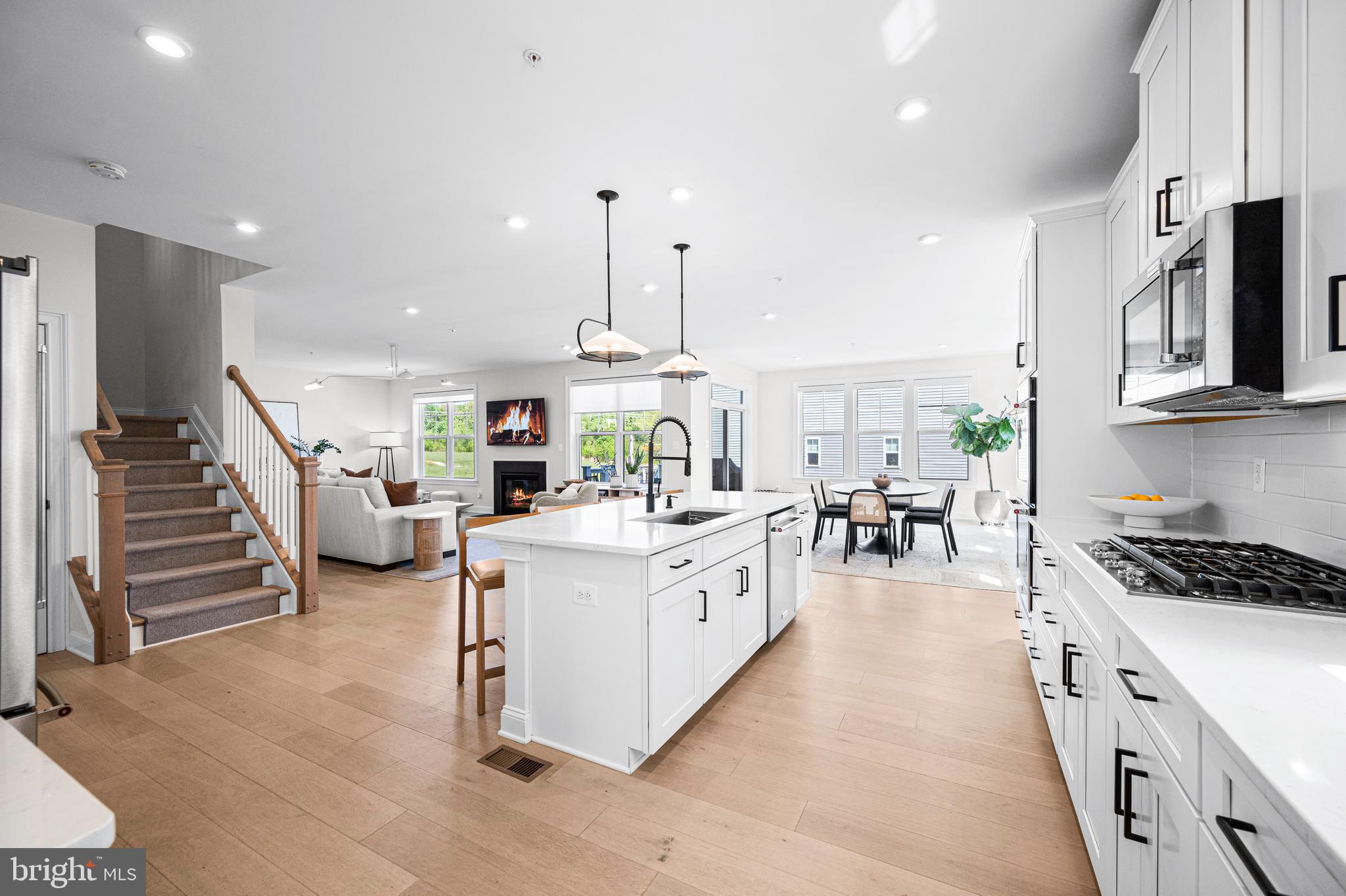 RIVER HILL - Residential