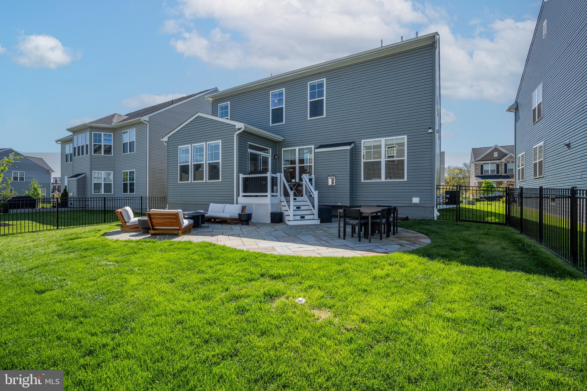 RIVER HILL - Residential