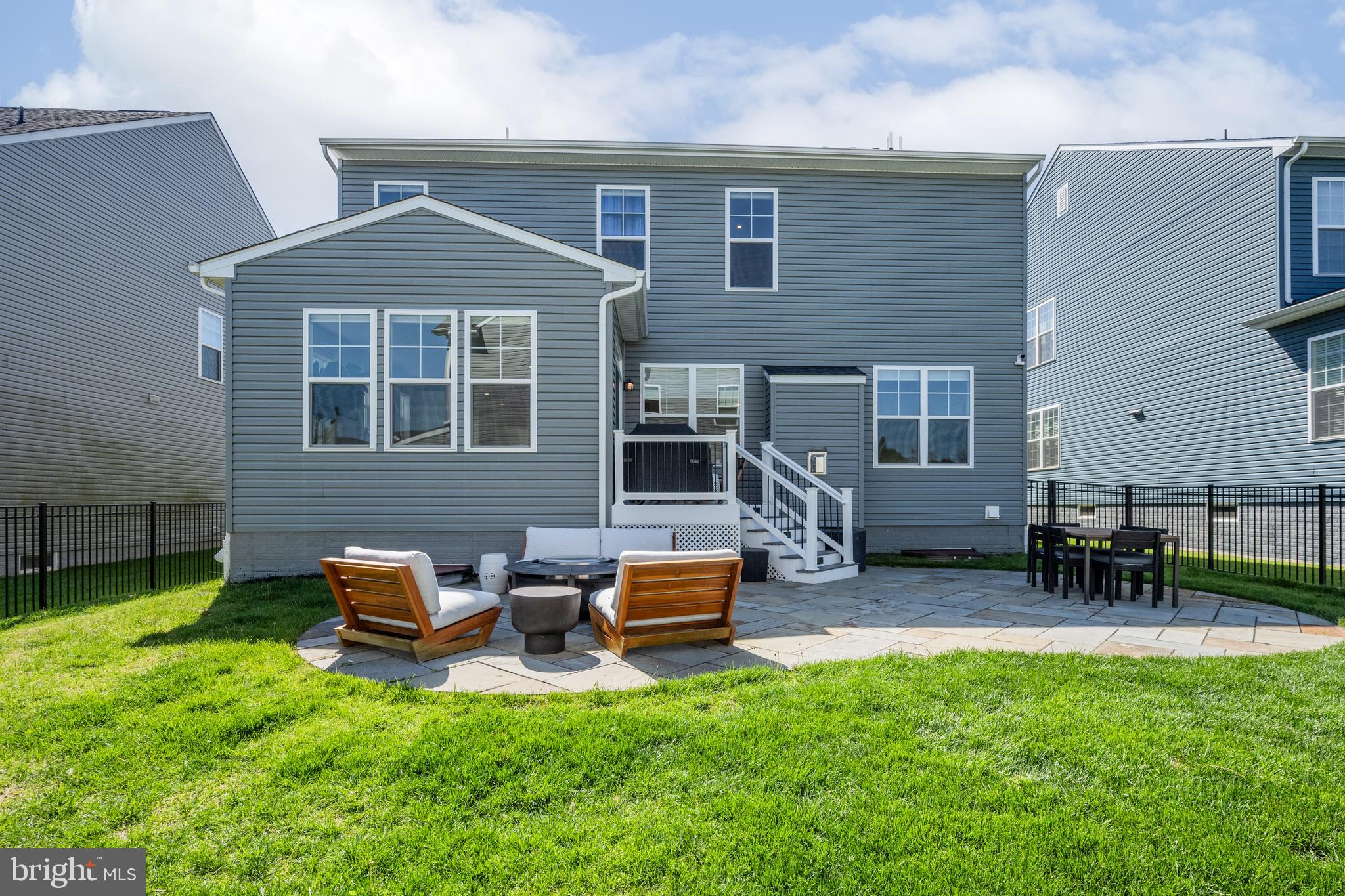 RIVER HILL - Residential