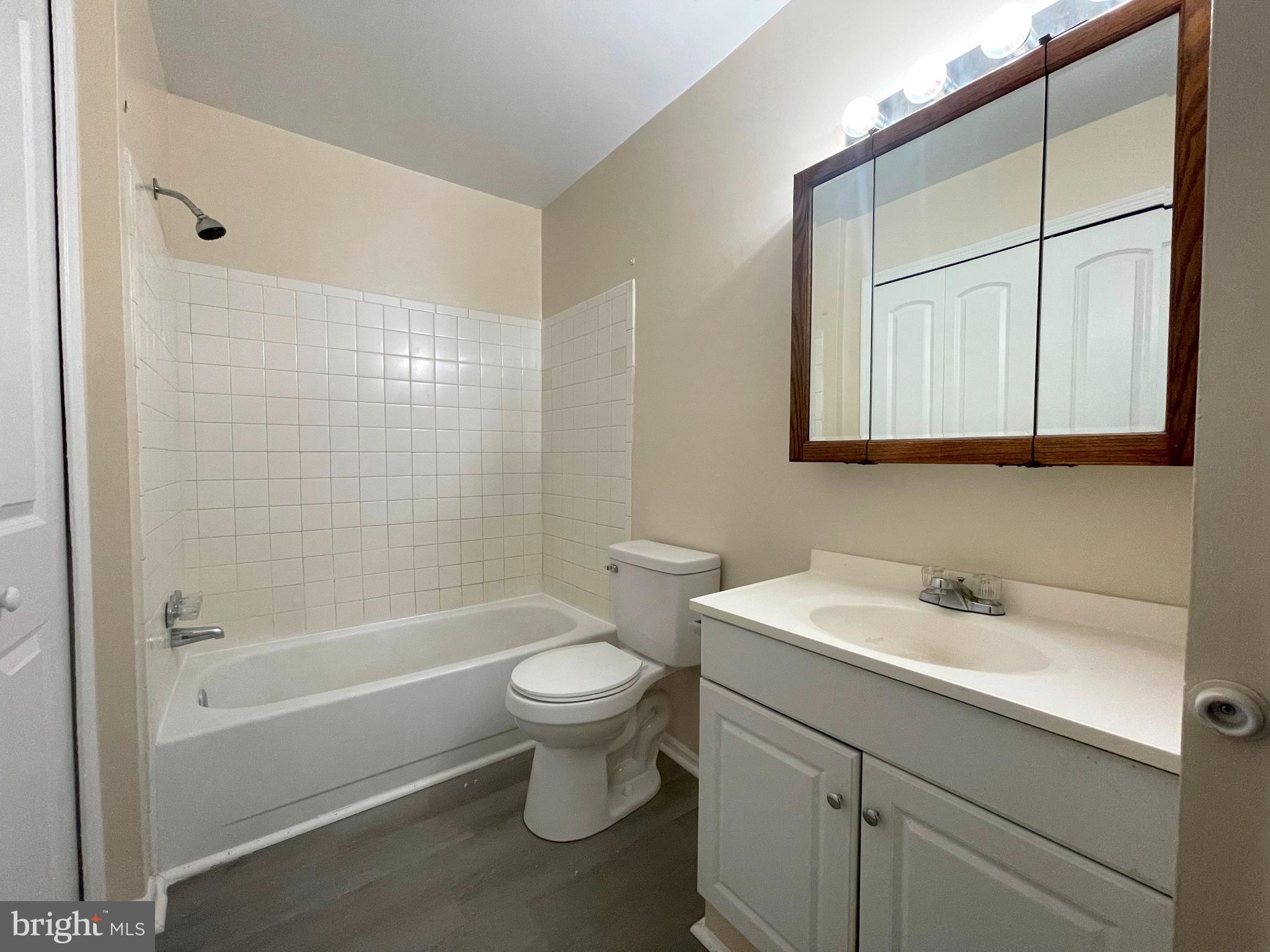 ST CHARLES SUB - WAKEFIELD - Residential Lease