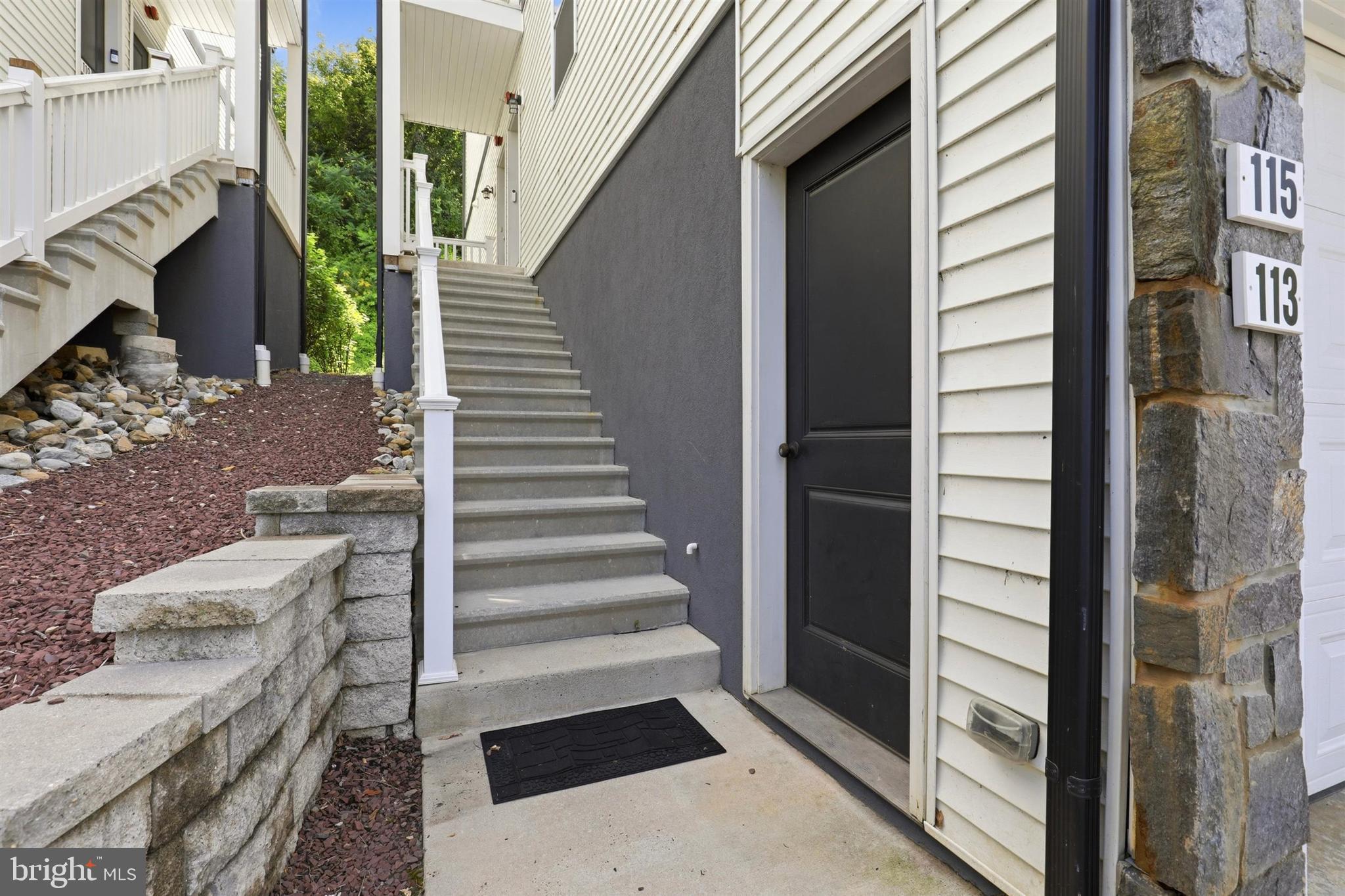 113 COLWELL LANE
