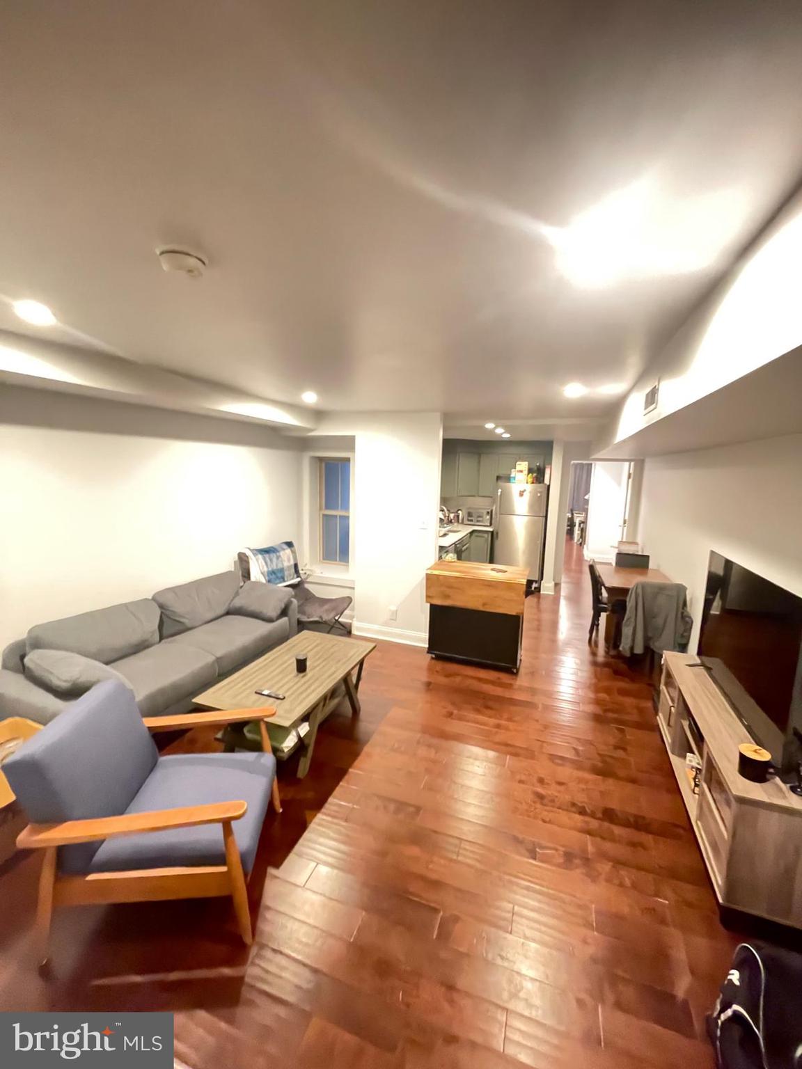 For Rent: 4345 Main Street – 1 Bed, 1 Bath Apartment
*PROMOTION* 1/2 month’s rent for 2nd month of 12 month lease! Live in the heart of Manayunk at 4343 Main Street! This spacious 1-bedroom, 1-bath rental offers the perfect blend of comfort and city living. Enjoy in-unit laundry, a functional layout, and modern finishes throughout.
Step outside your door to everything Manayunk has to offer—shops, restaurants, cafés, and nightlife are just steps away. With public transportation and major highways nearby, commuting is a breeze.
Don’t miss your chance to call one of Philly’s most sought-after neighborhoods home—schedule your showing today!