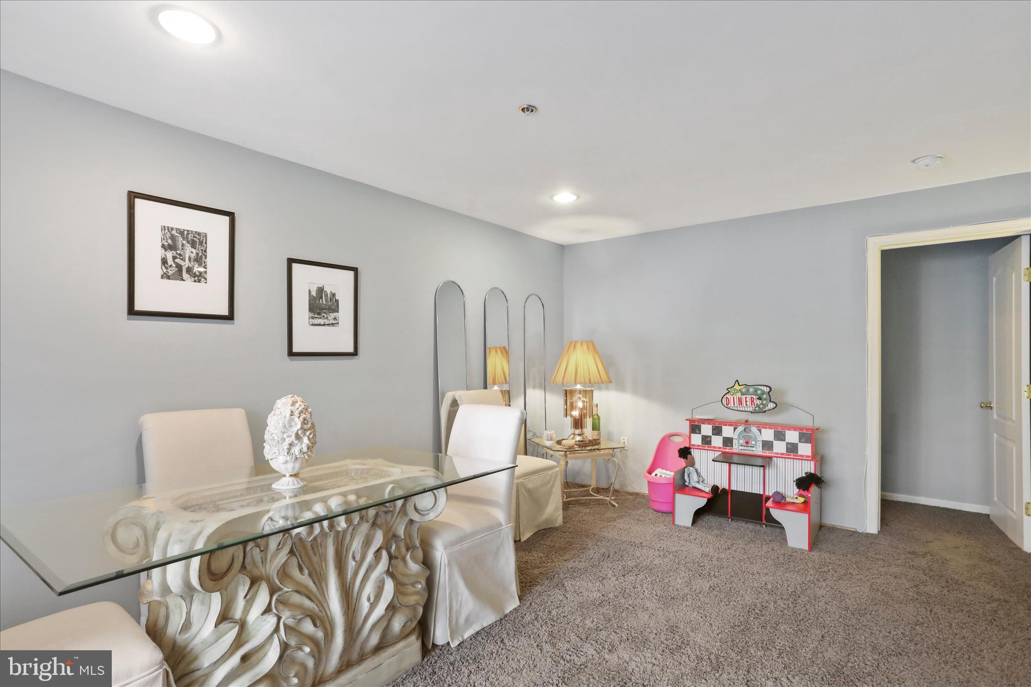 KENSINGTON VILLAS - Residential