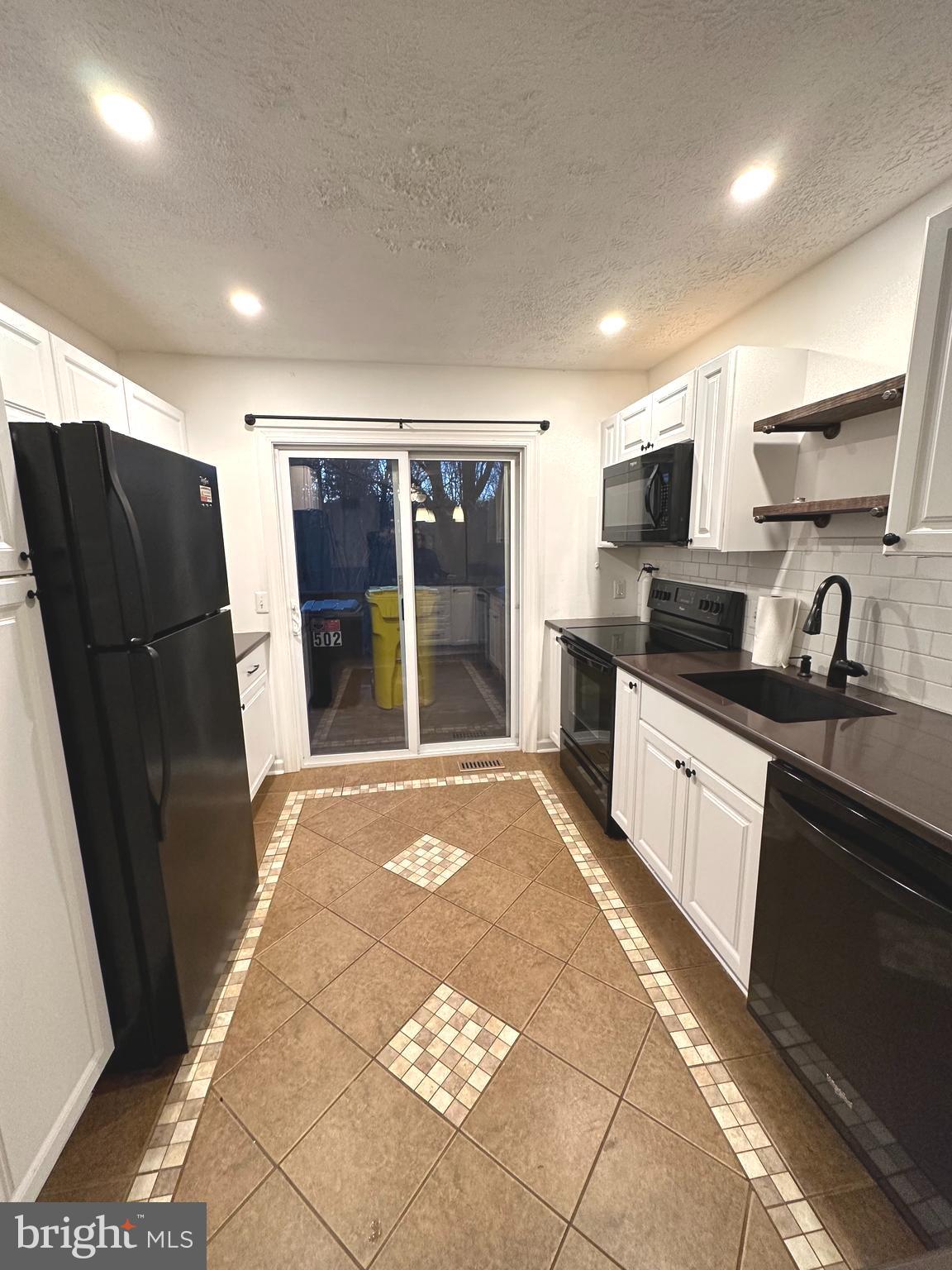 ULMSTEAD GARDENS - Residential Lease