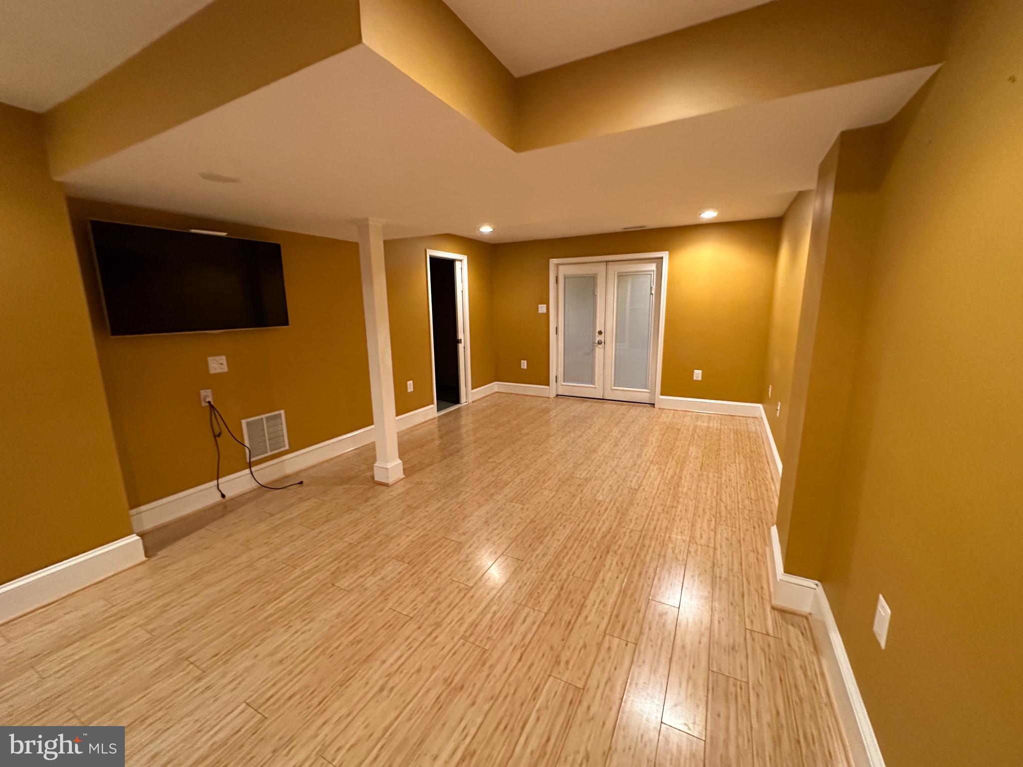 ULMSTEAD GARDENS - Residential Lease