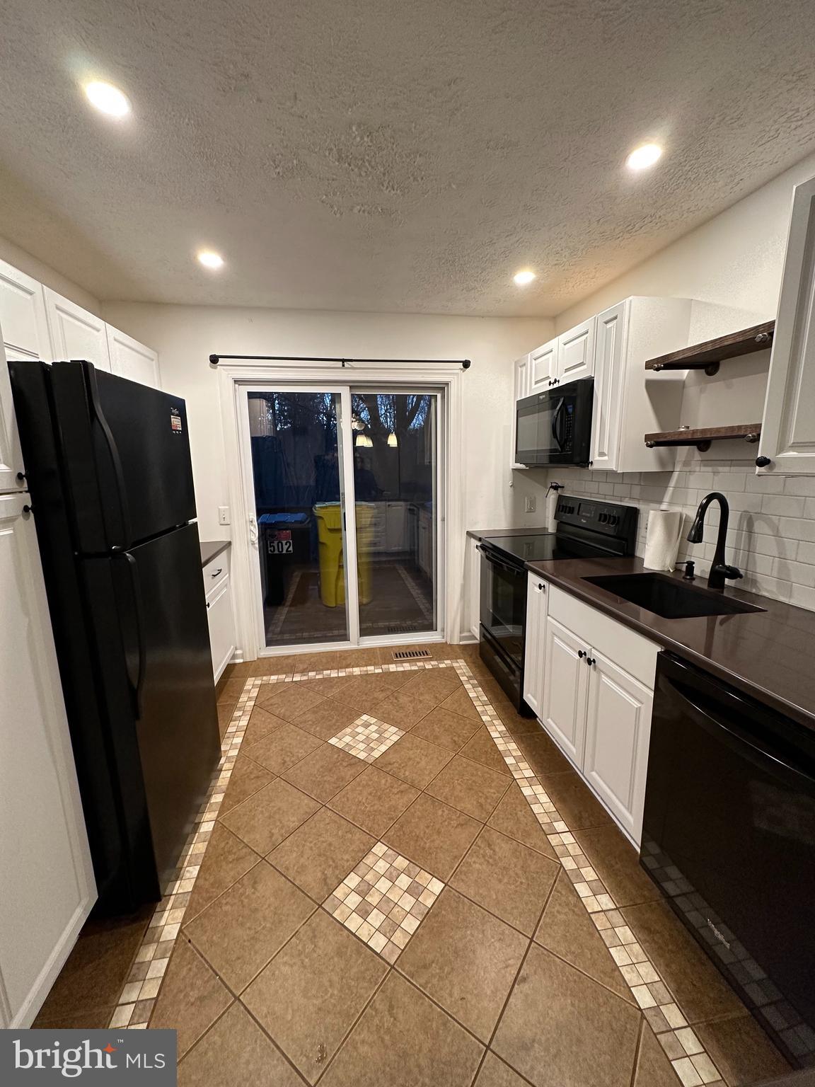 ULMSTEAD GARDENS - Residential Lease