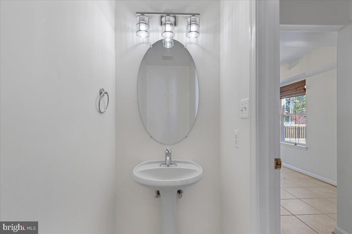 CHESAPEAKE WOODS - Residential Lease