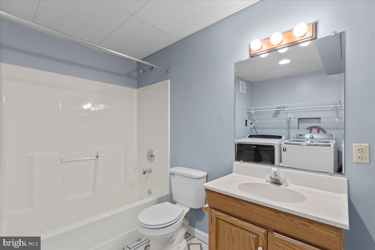 CHESAPEAKE WOODS - Residential Lease