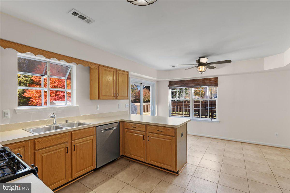 CHESAPEAKE WOODS - Residential Lease