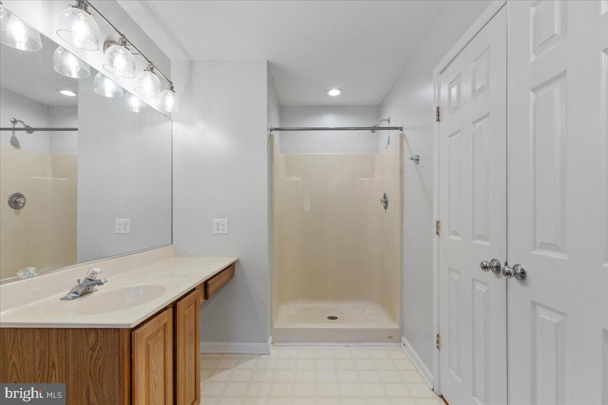 CHESAPEAKE WOODS - Residential Lease