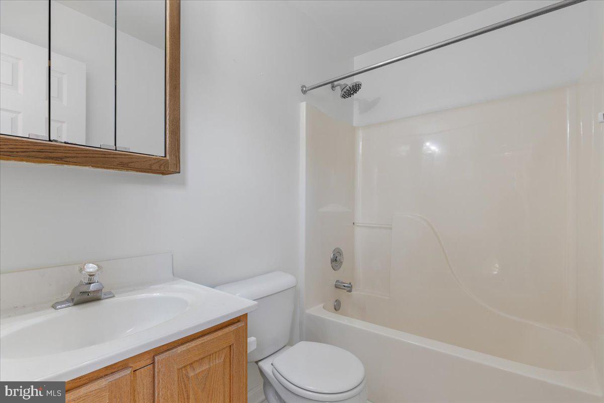 CHESAPEAKE WOODS - Residential Lease