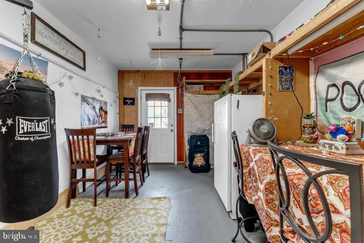 COUNTRY CLUB ESTATES - Residential