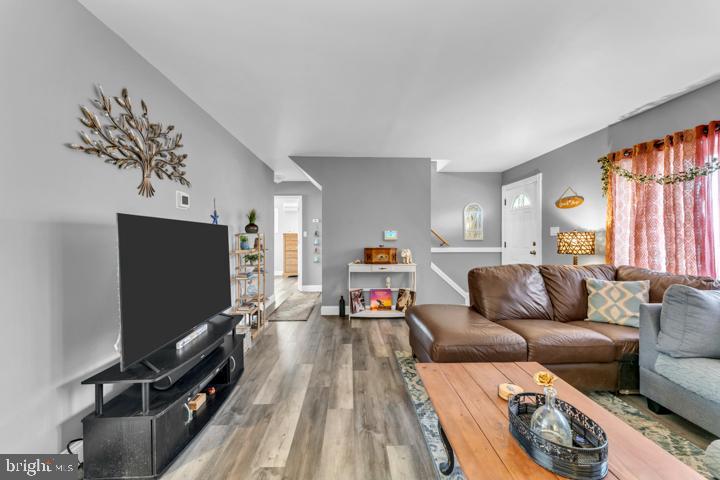 COUNTRY CLUB ESTATES - Residential