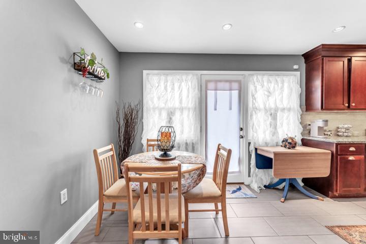 COUNTRY CLUB ESTATES - Residential