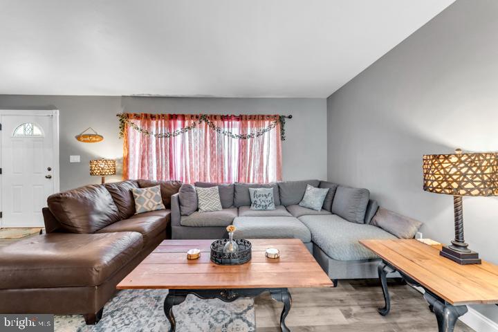 COUNTRY CLUB ESTATES - Residential