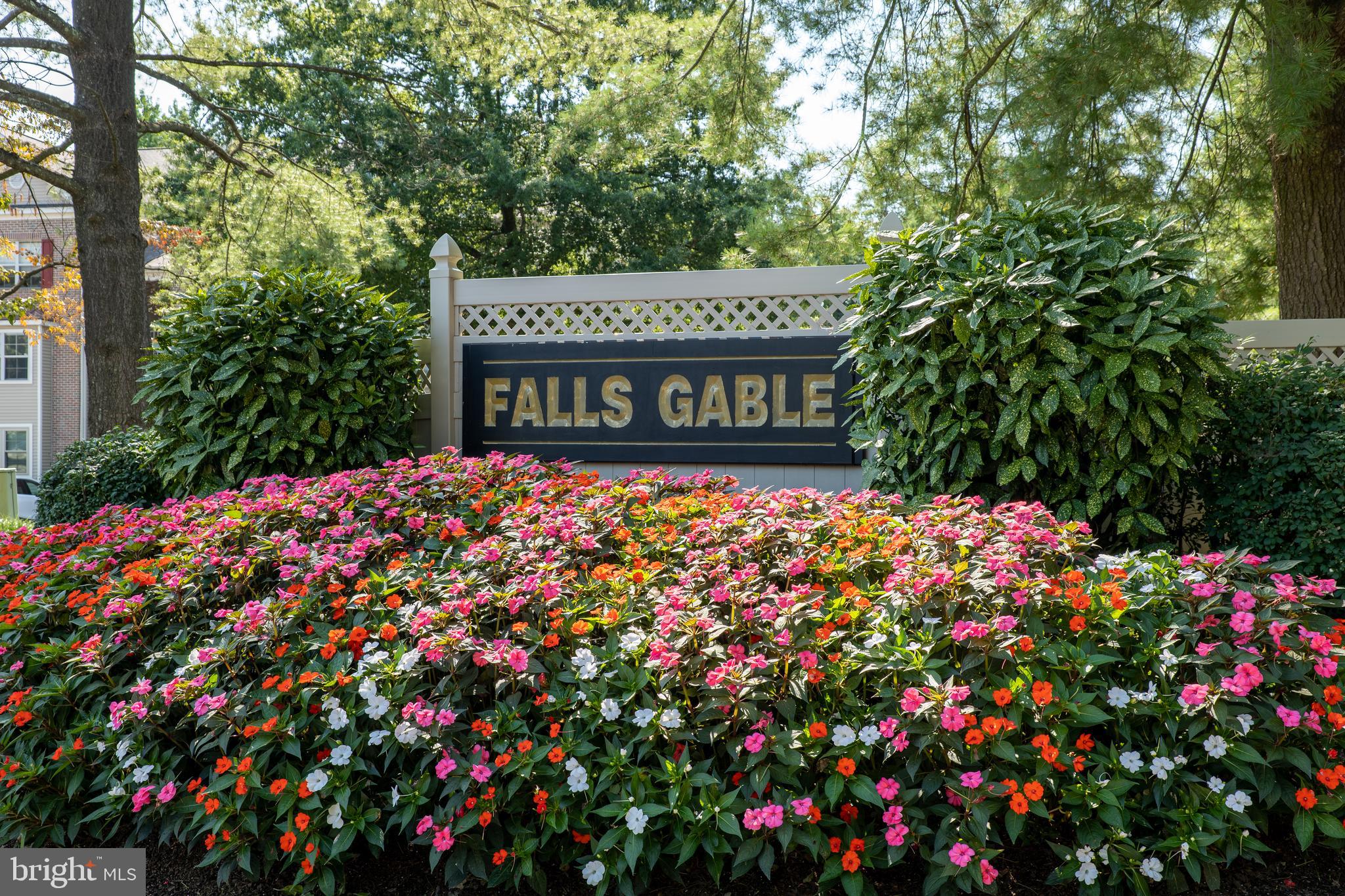 FALLS GABLE - Residential