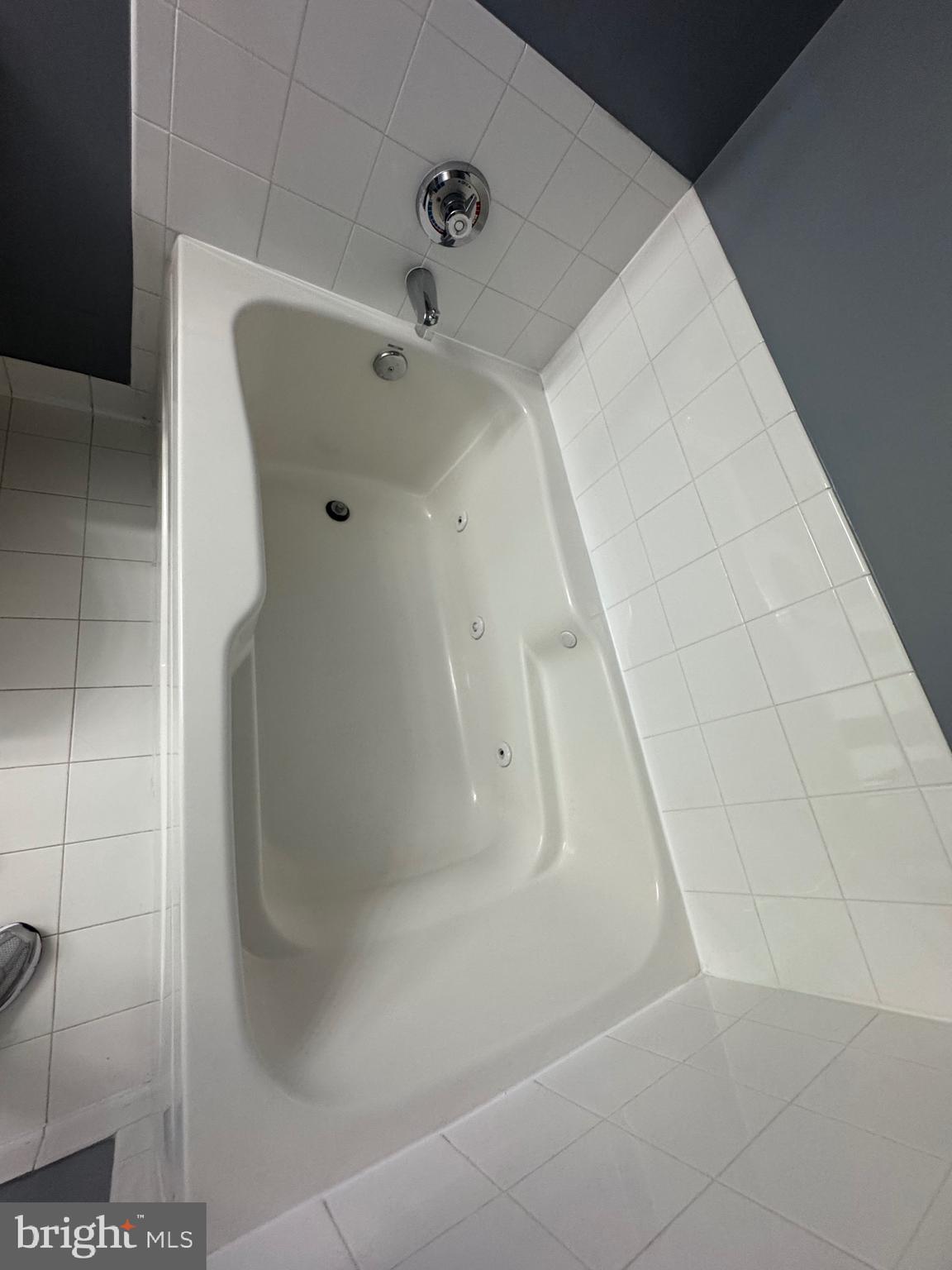 LEXINGTON SQUARE - Residential Lease