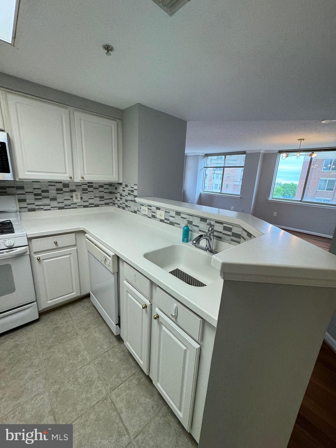 LEXINGTON SQUARE - Residential Lease