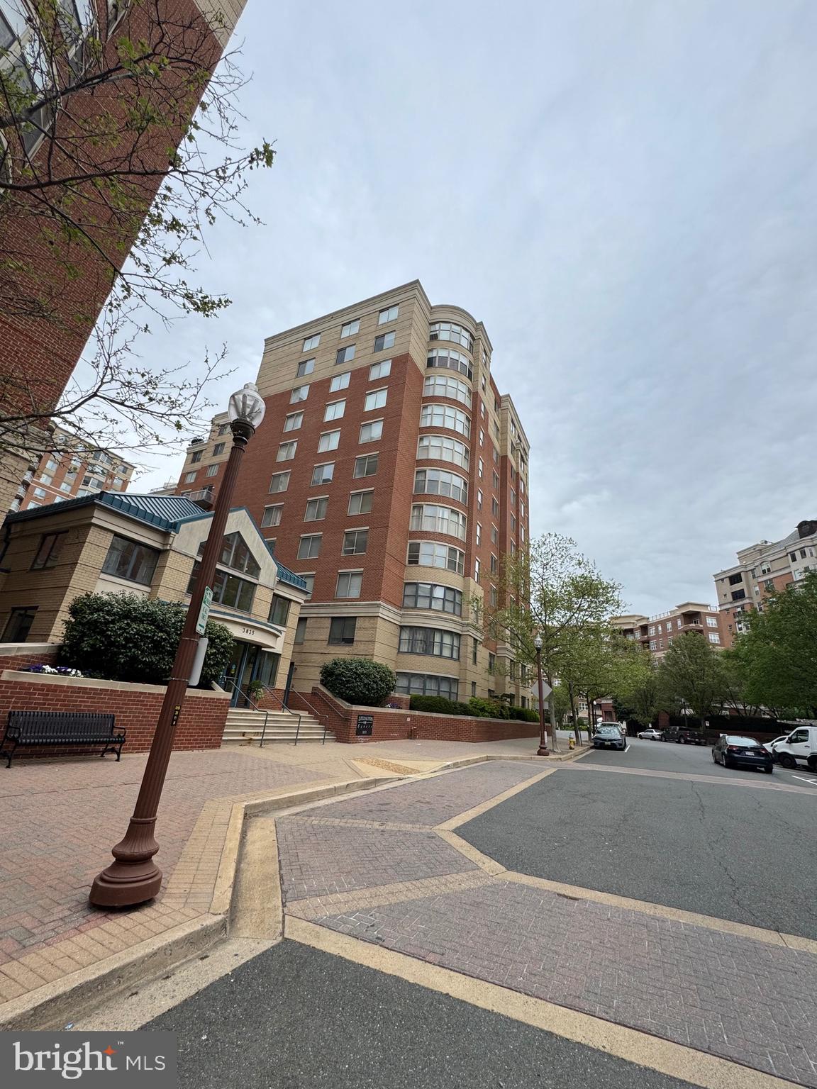 LEXINGTON SQUARE - Residential Lease