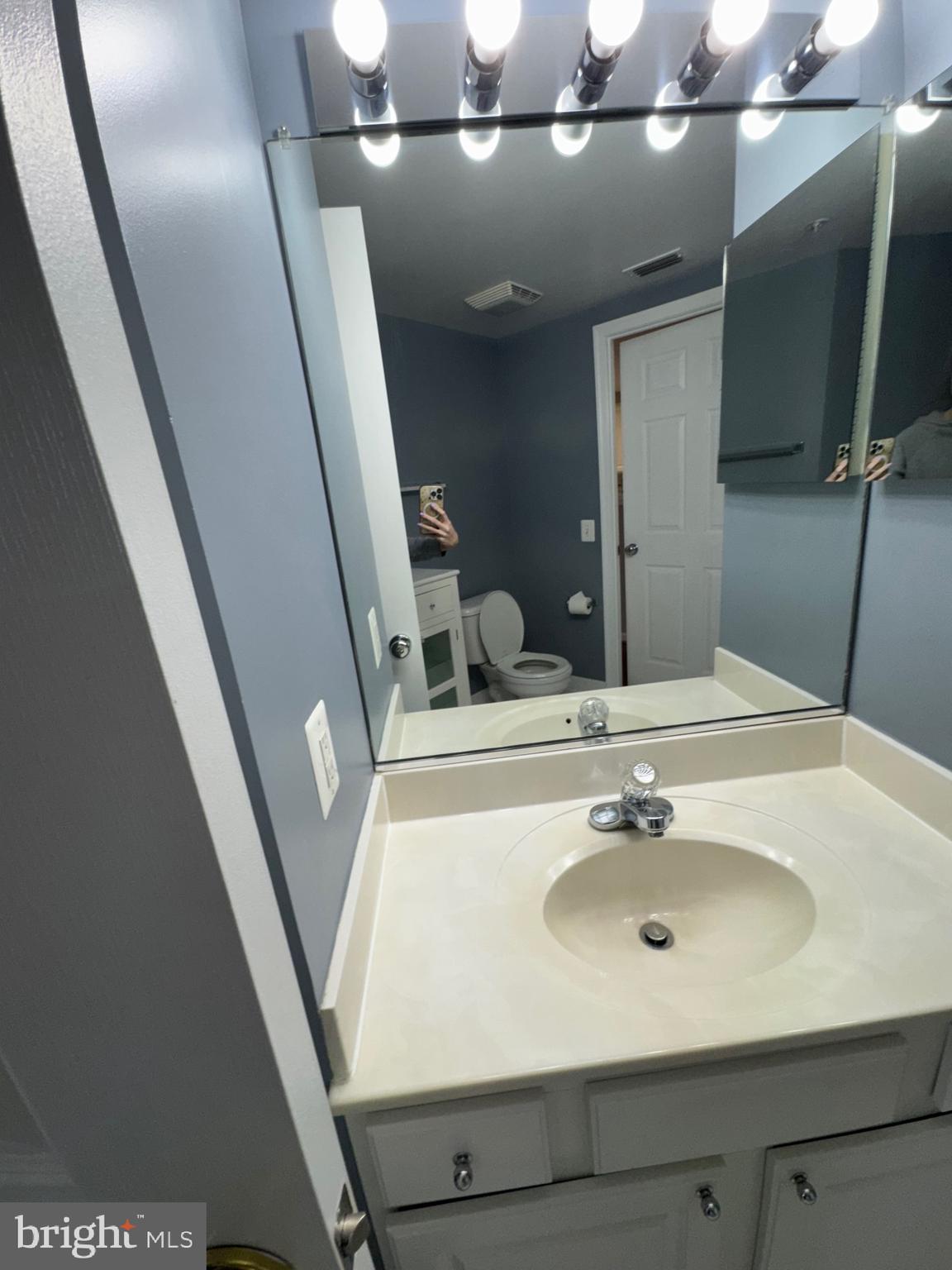 LEXINGTON SQUARE - Residential Lease