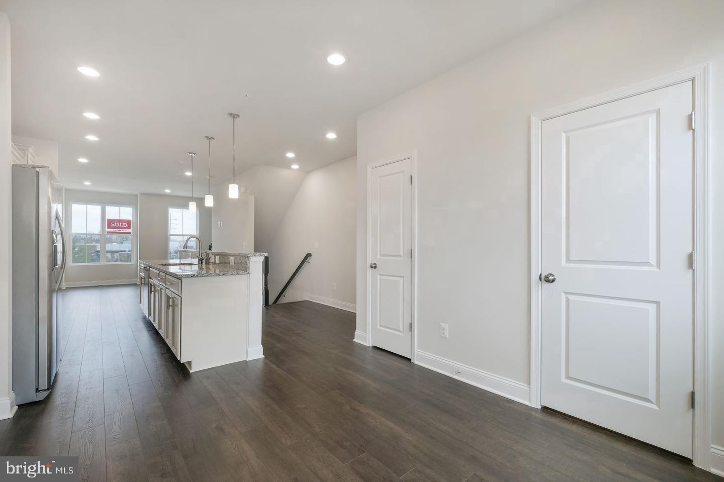 527 E 7TH STREET