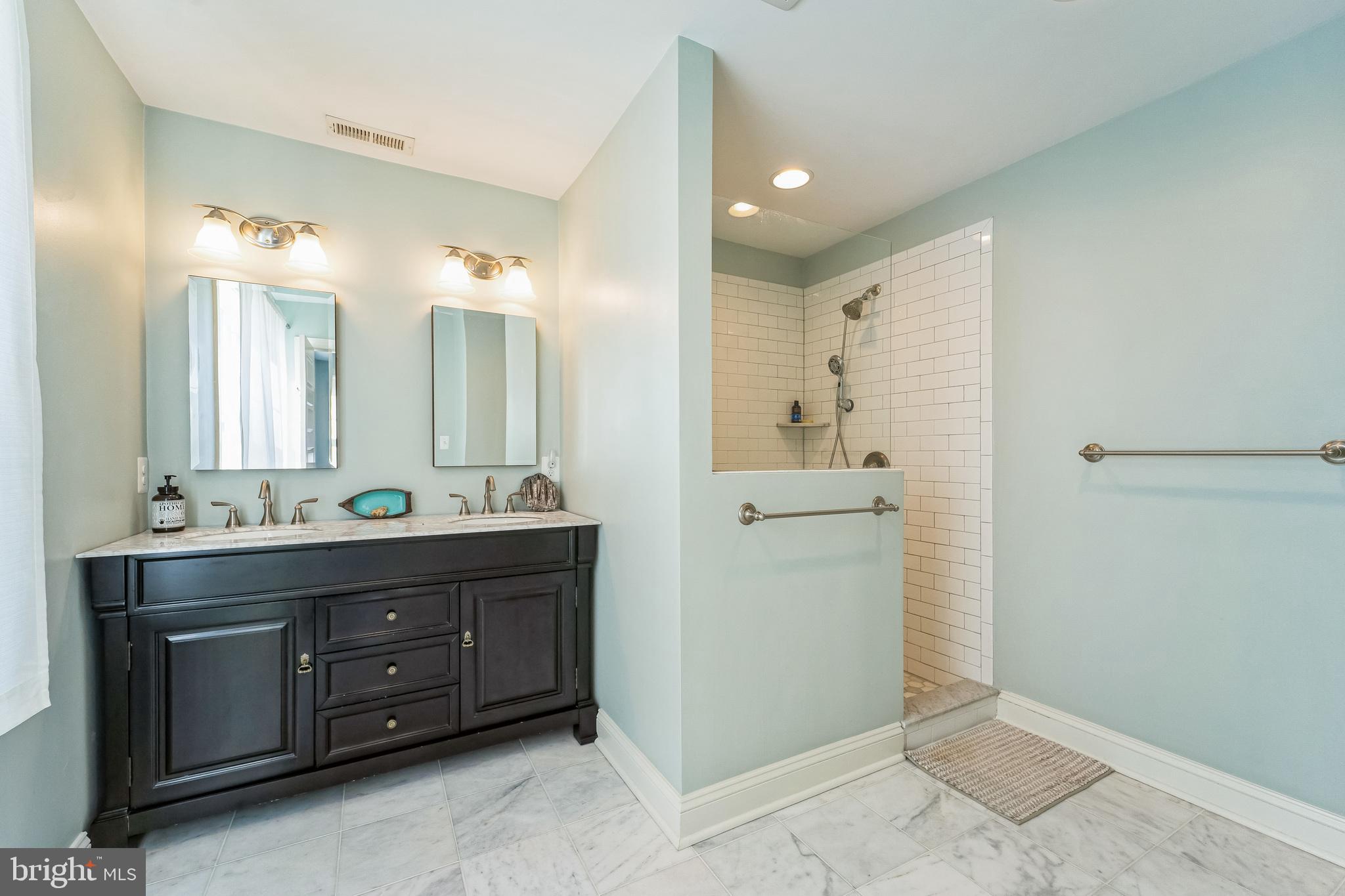 BOWLEYS QUARTERS - Residential