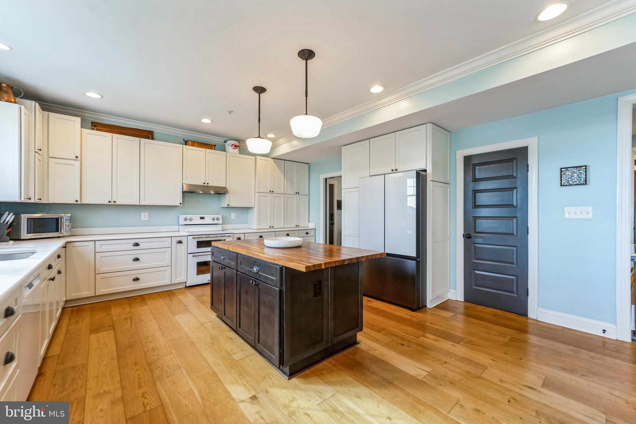 BOWLEYS QUARTERS - Residential