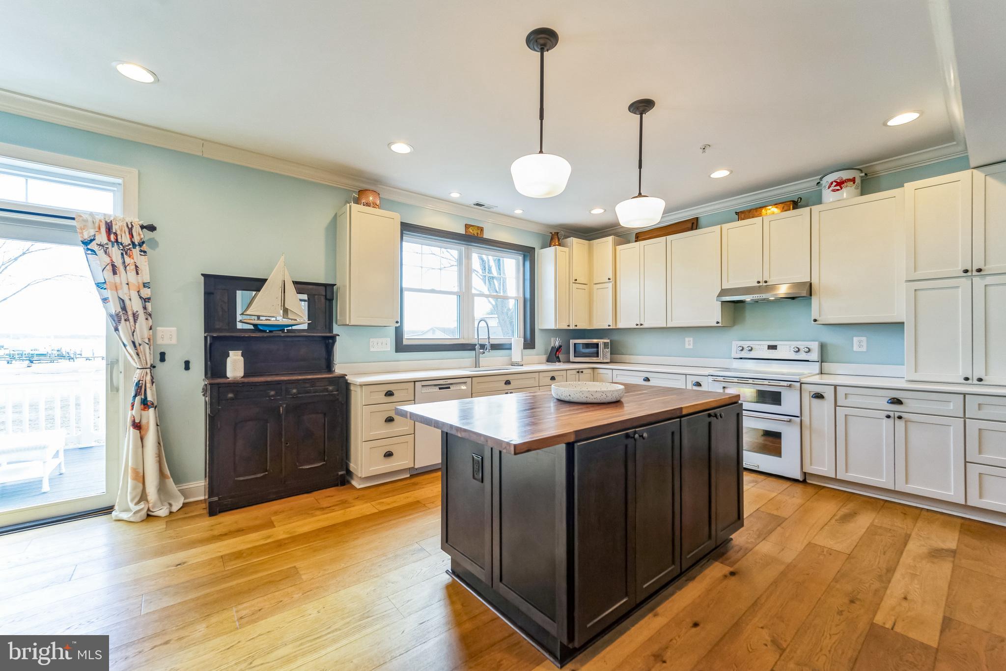 BOWLEYS QUARTERS - Residential