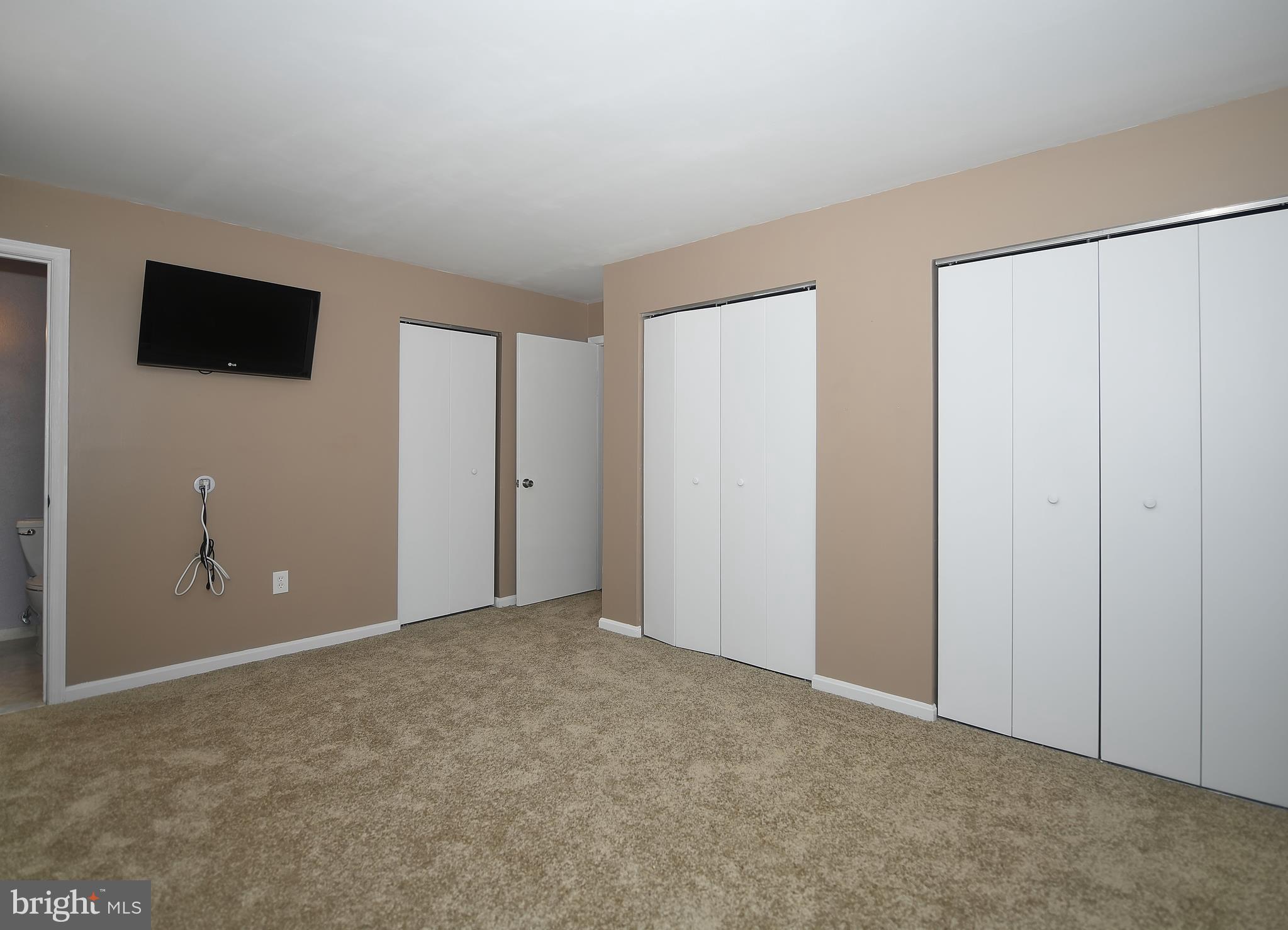 CROMWELL FOUNTAIN - Residential