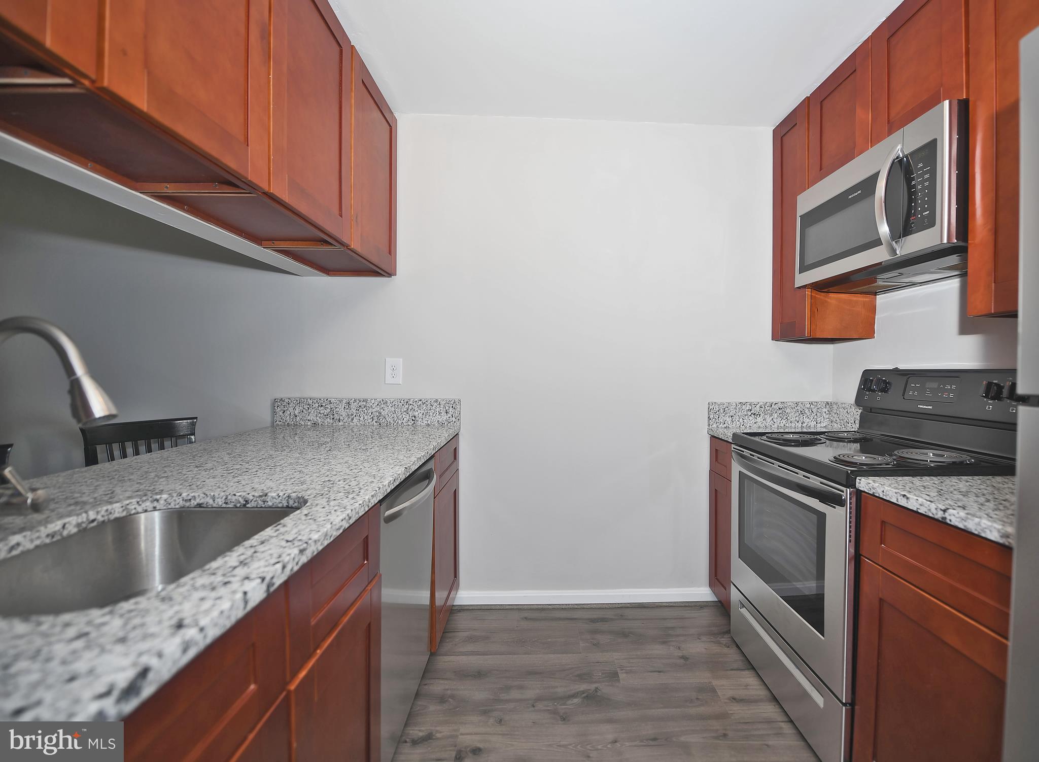 CROMWELL FOUNTAIN - Residential