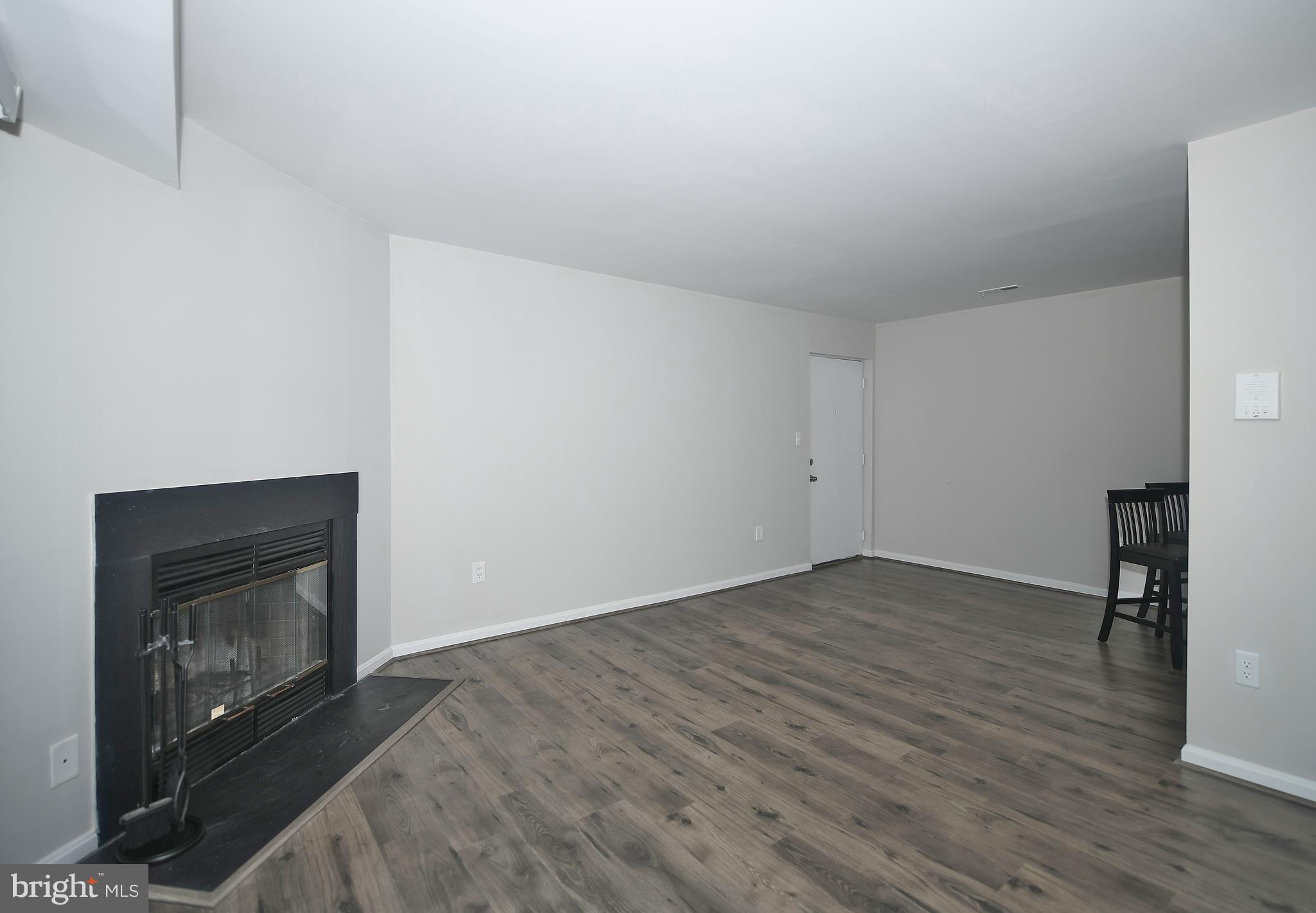 CROMWELL FOUNTAIN - Residential