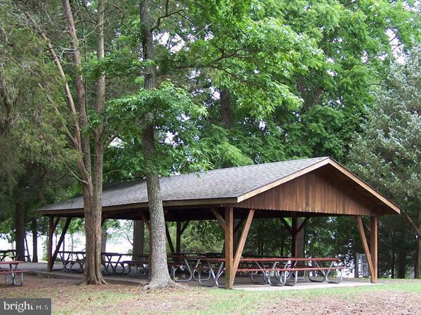 CROMWELL FOUNTAIN - Residential