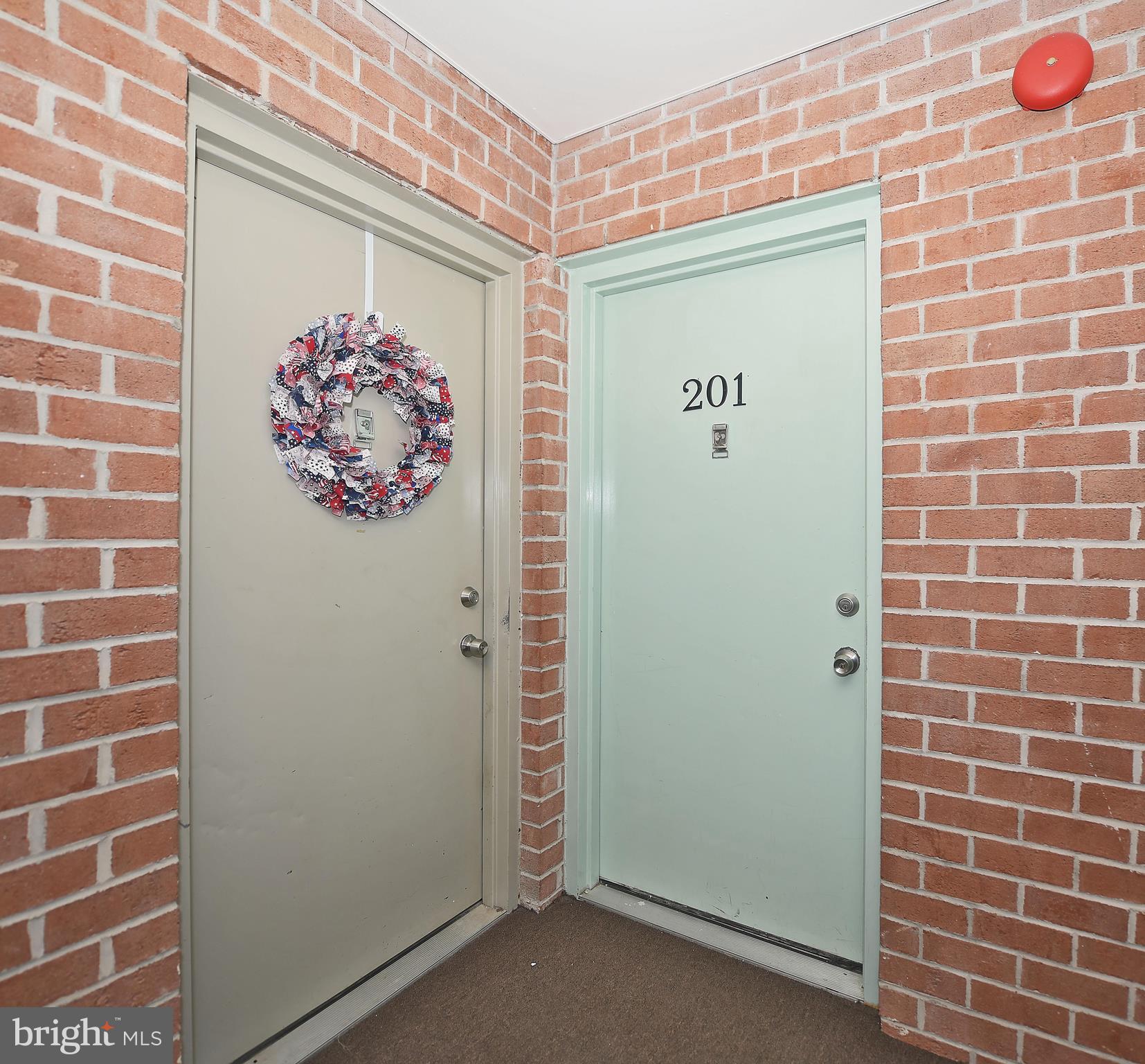 CROMWELL FOUNTAIN - Residential