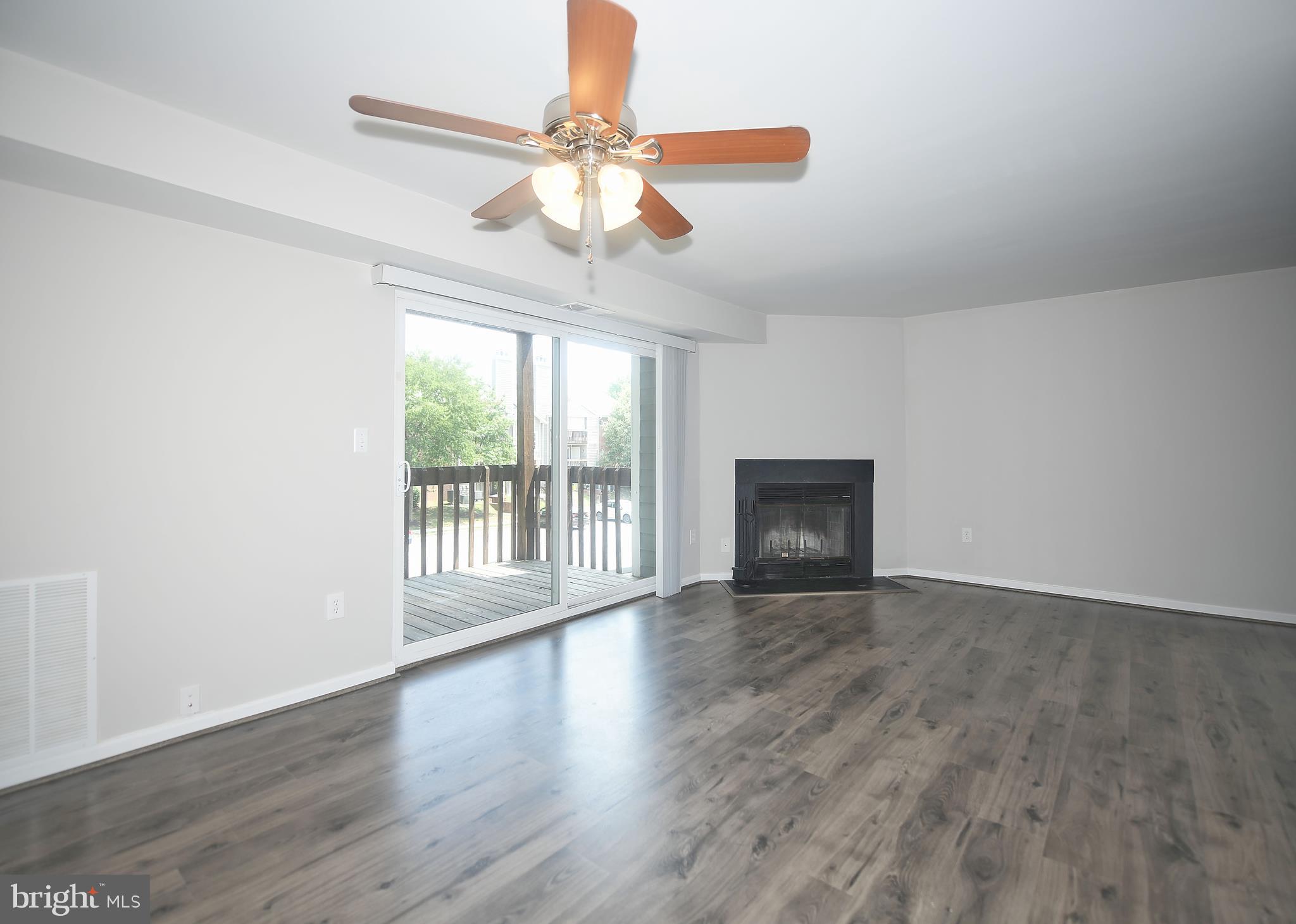 CROMWELL FOUNTAIN - Residential