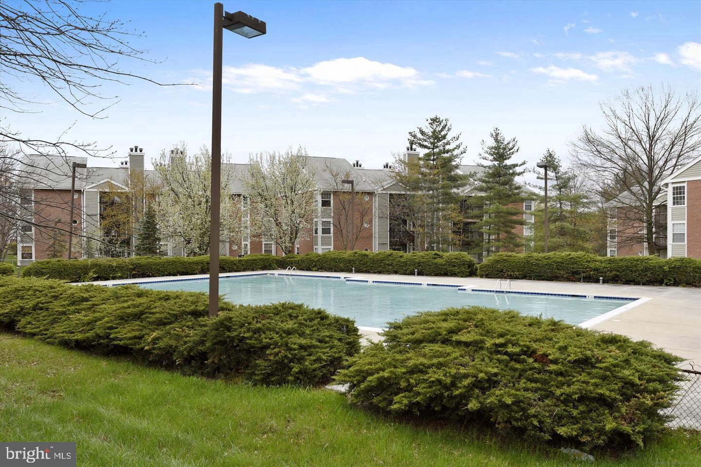 CROMWELL FOUNTAIN - Residential