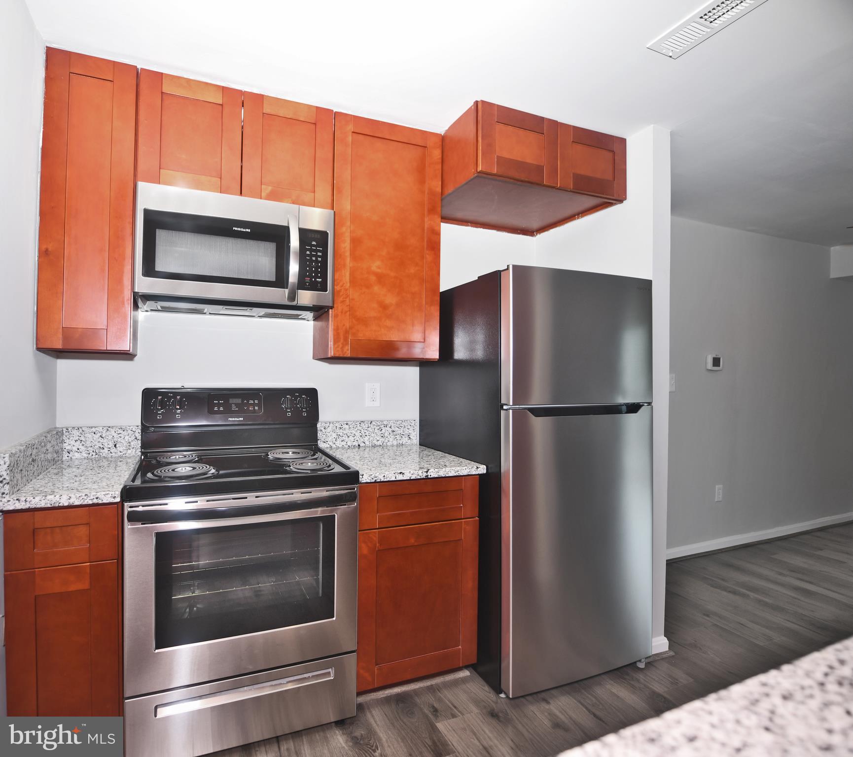 CROMWELL FOUNTAIN - Residential