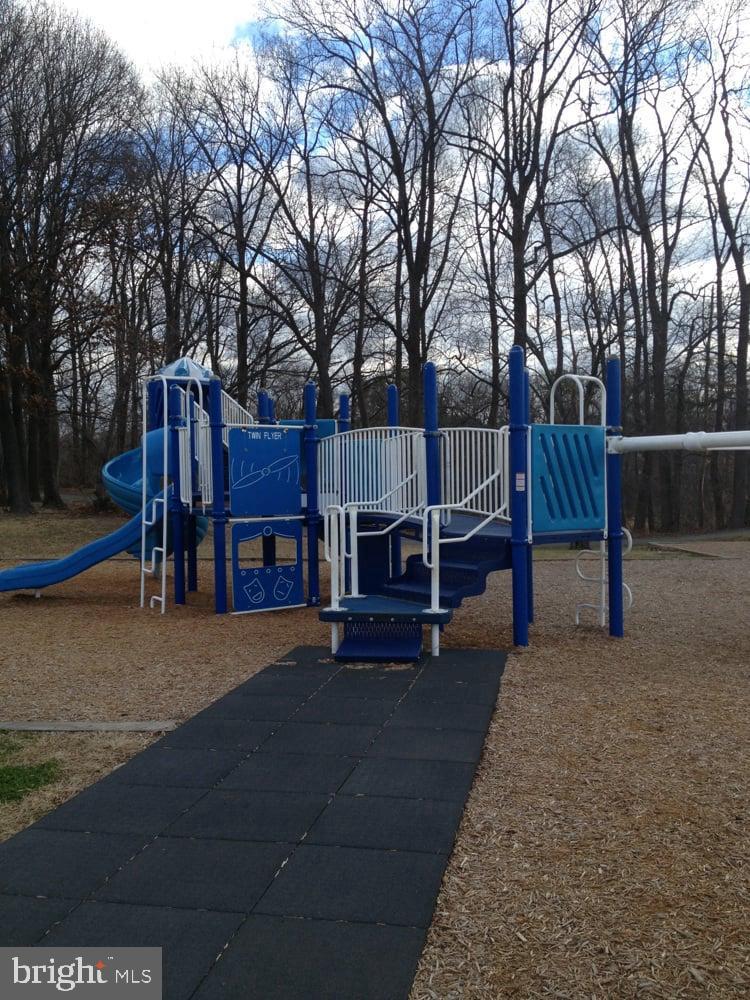 CROMWELL FOUNTAIN - Residential