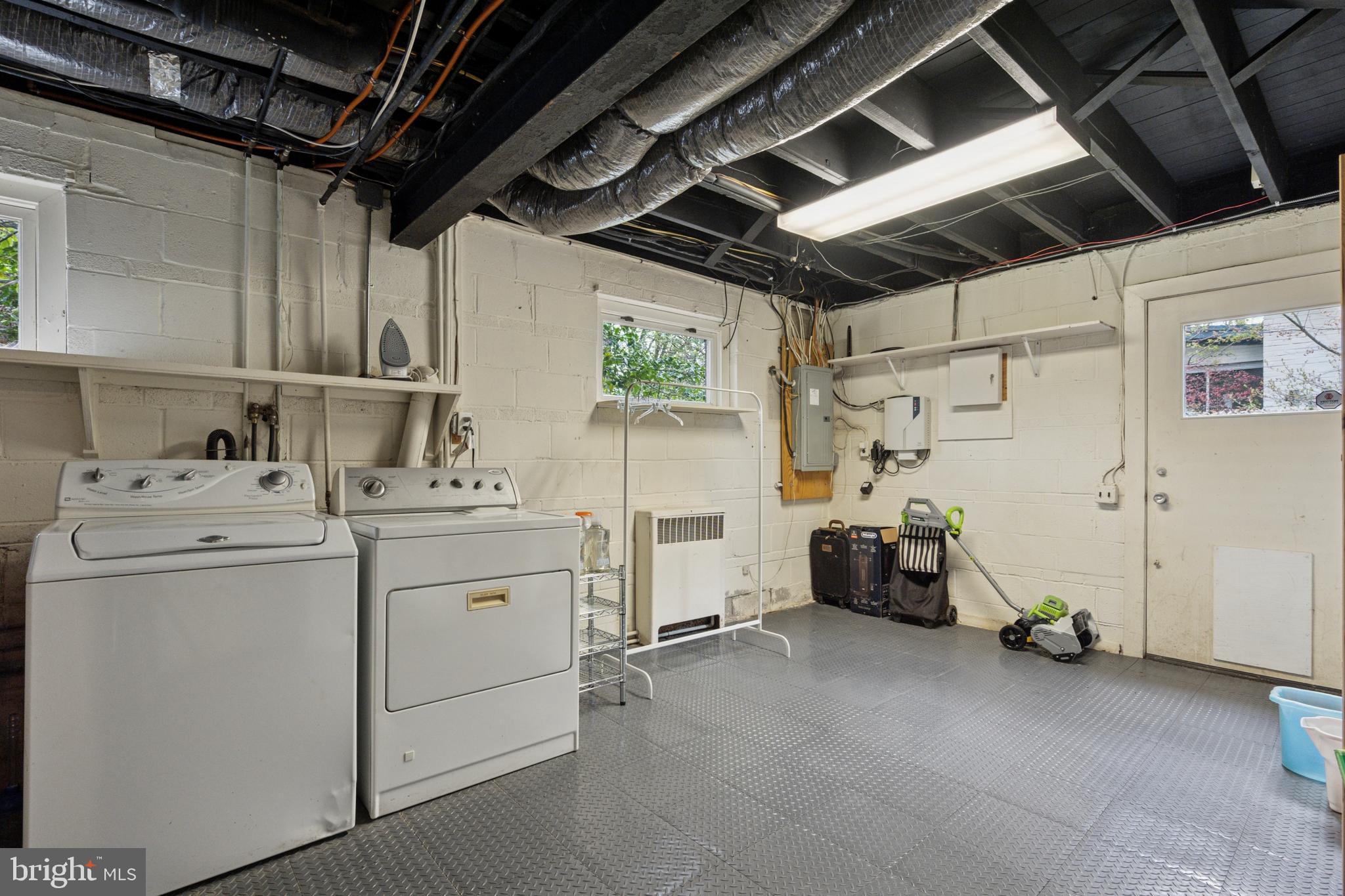 CHESTNUT HILL - Residential