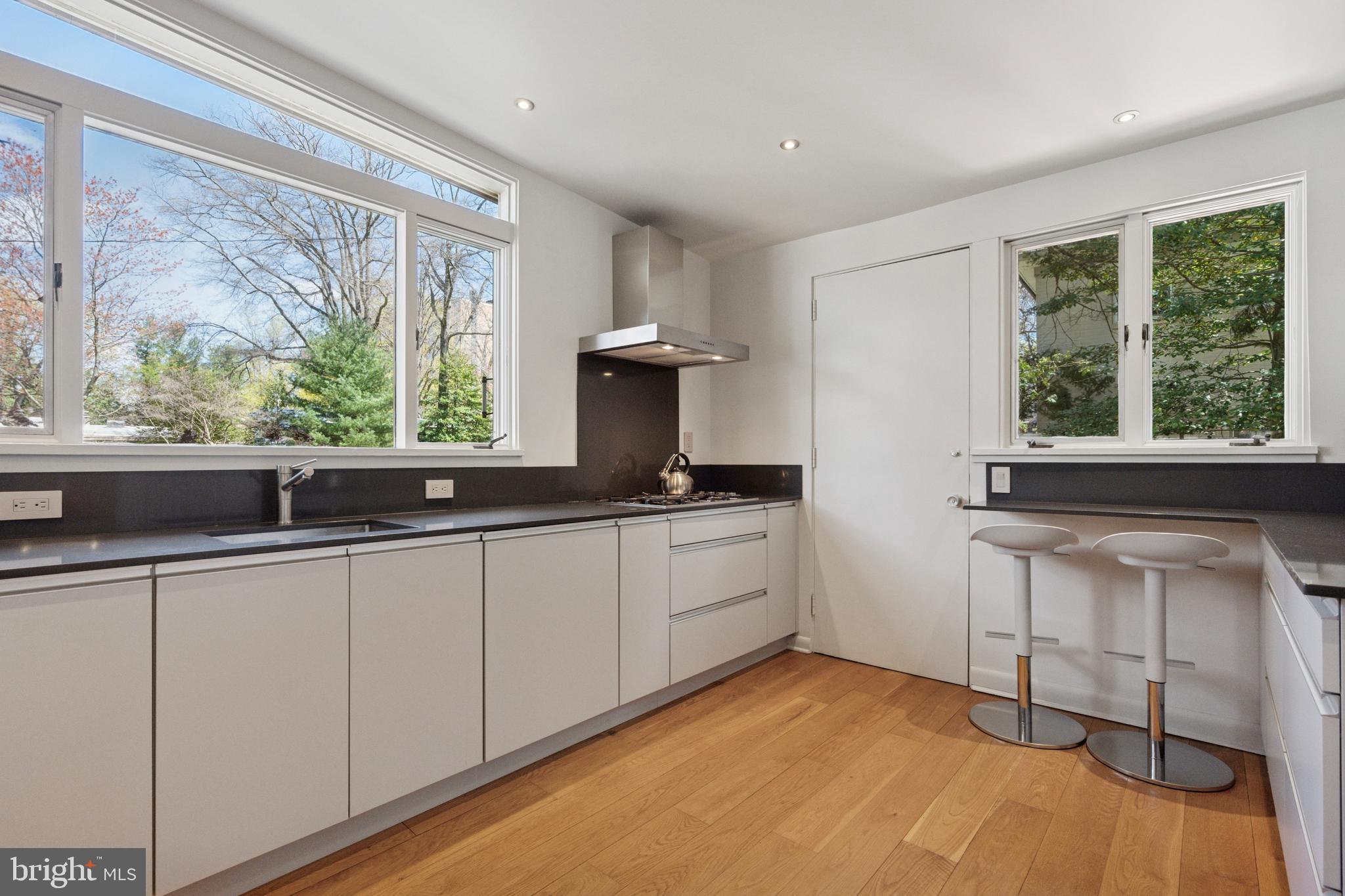 CHESTNUT HILL - Residential