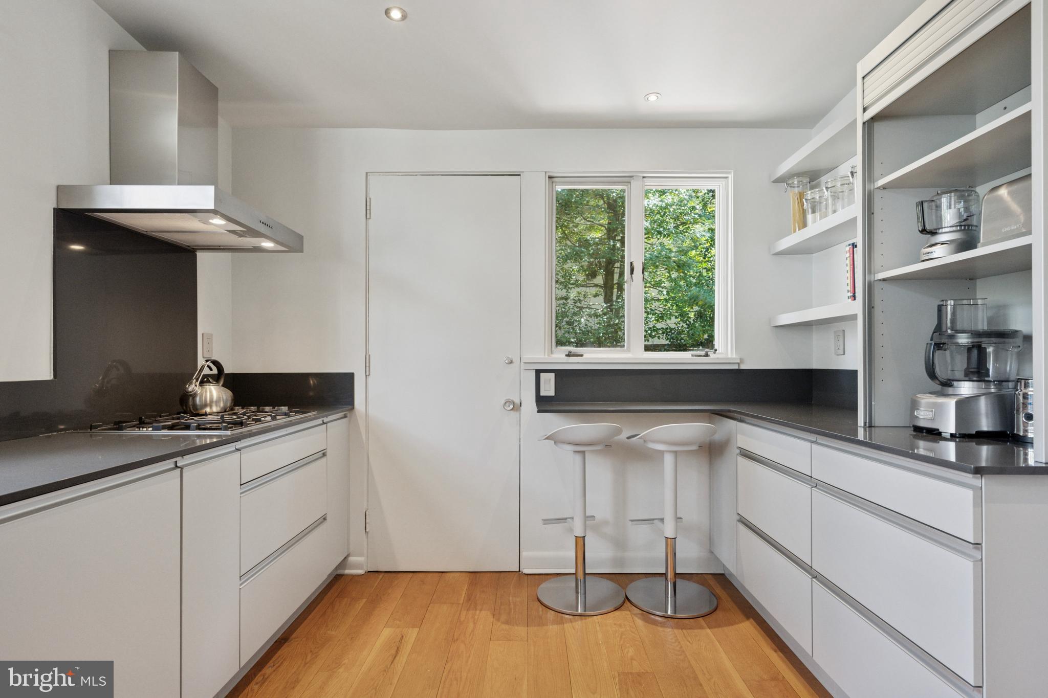 CHESTNUT HILL - Residential