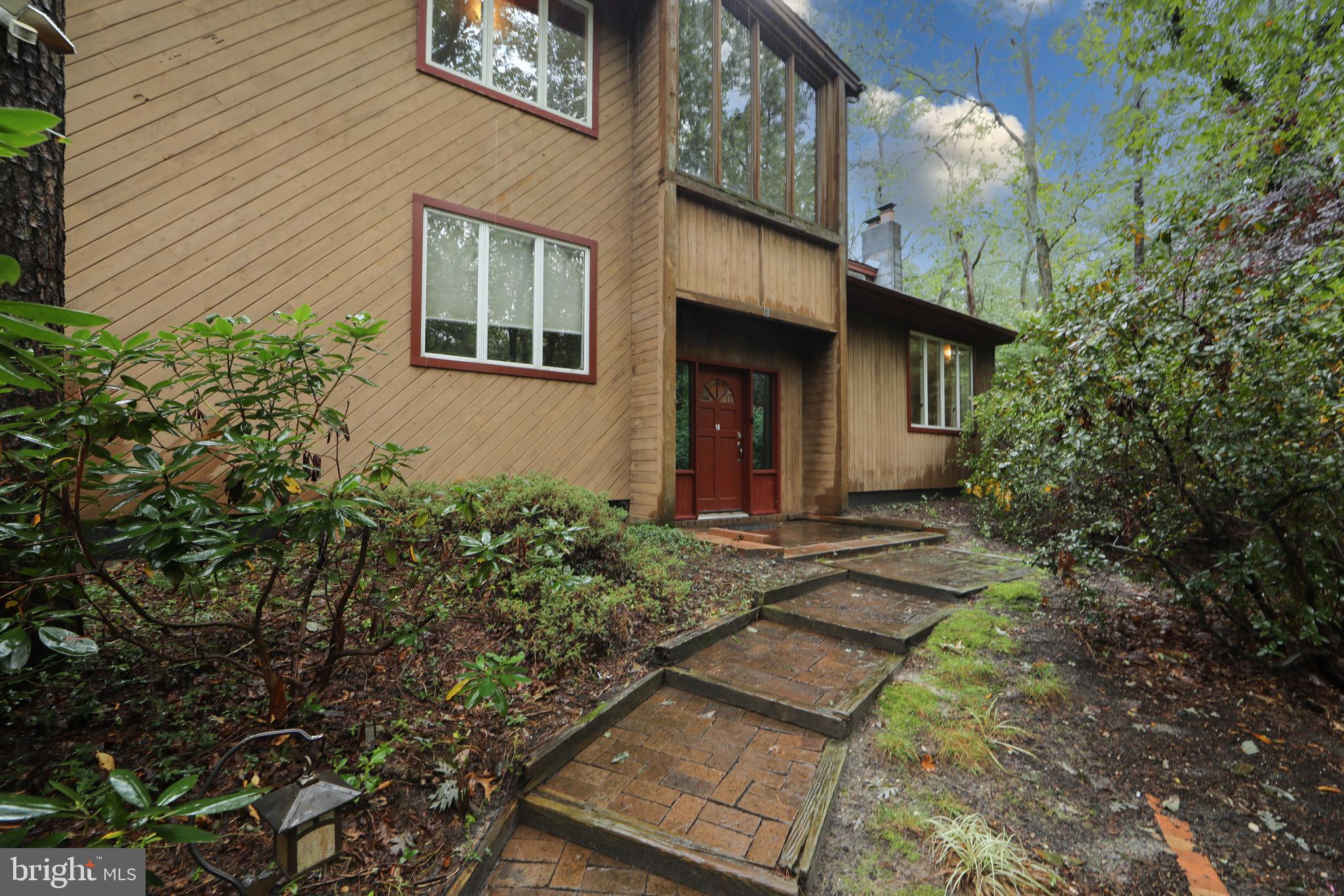 18 TOMAHAWK CT