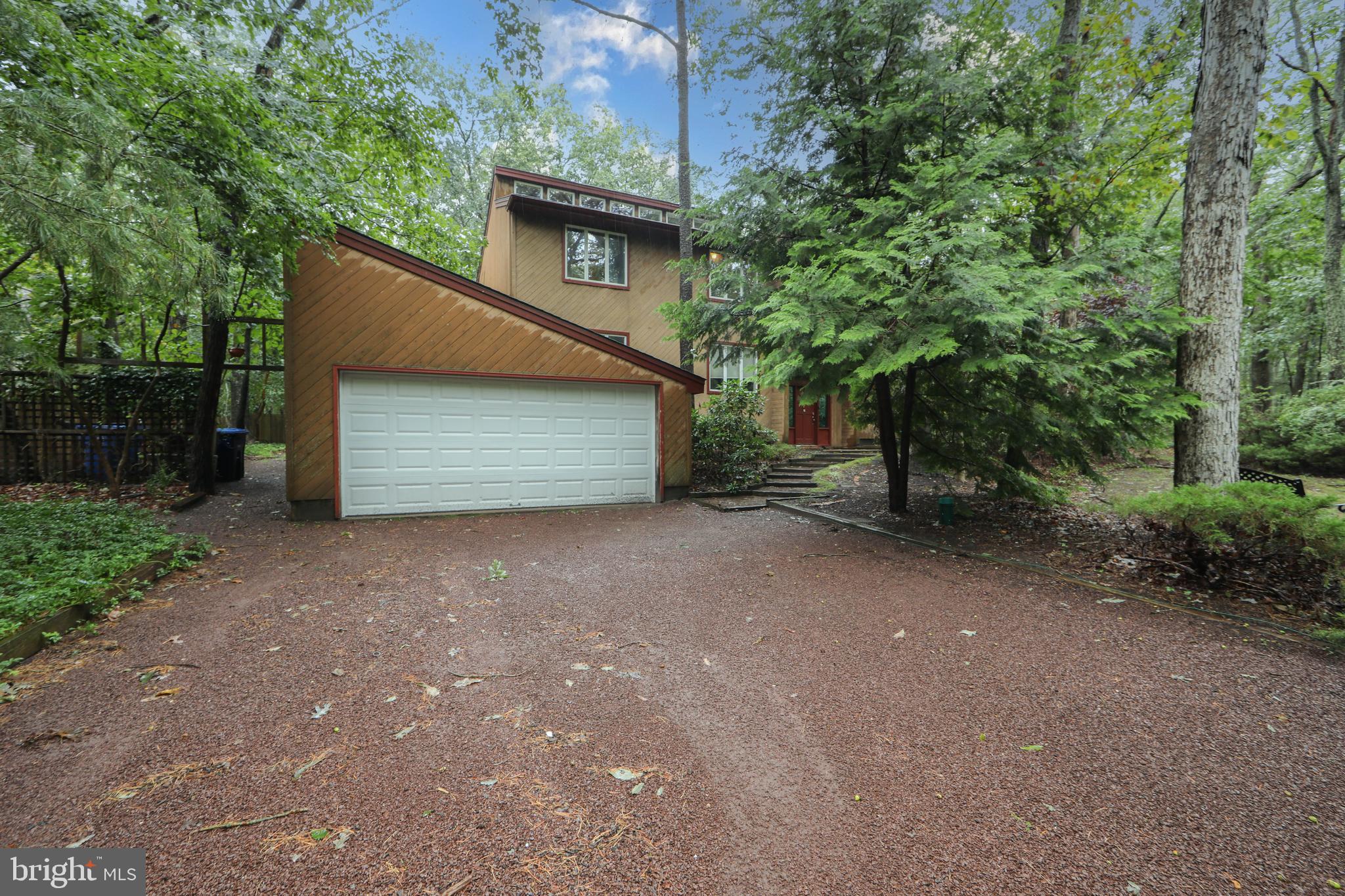 18 TOMAHAWK CT