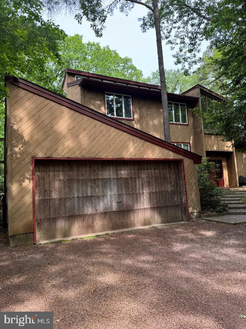 18 TOMAHAWK CT