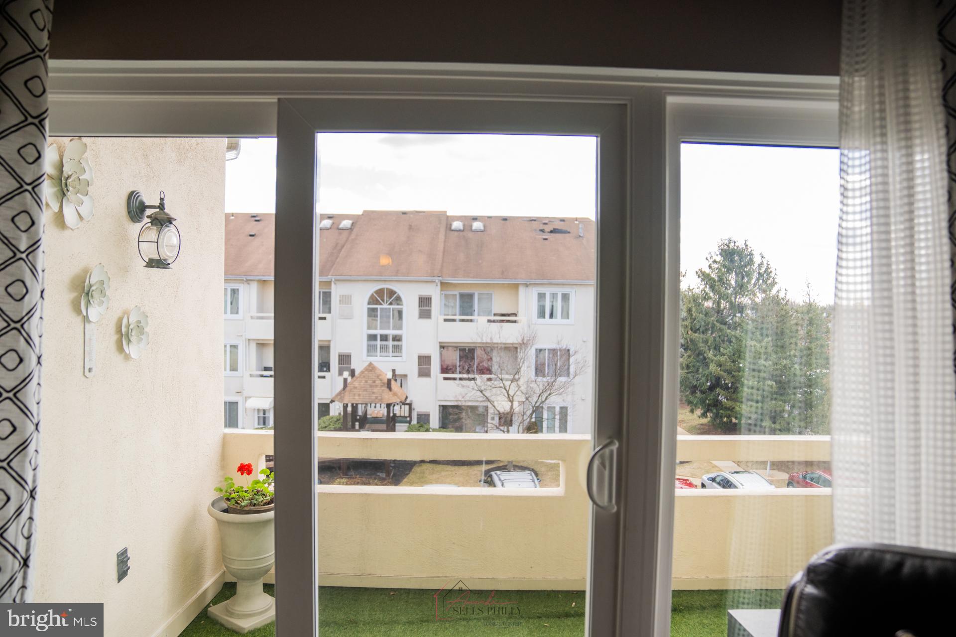 FOUNTAIN POINTE - Residential