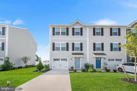 Townhouse For Sale - 26 L. Wendowski Street<br/> BEVERLY, NJ 08010